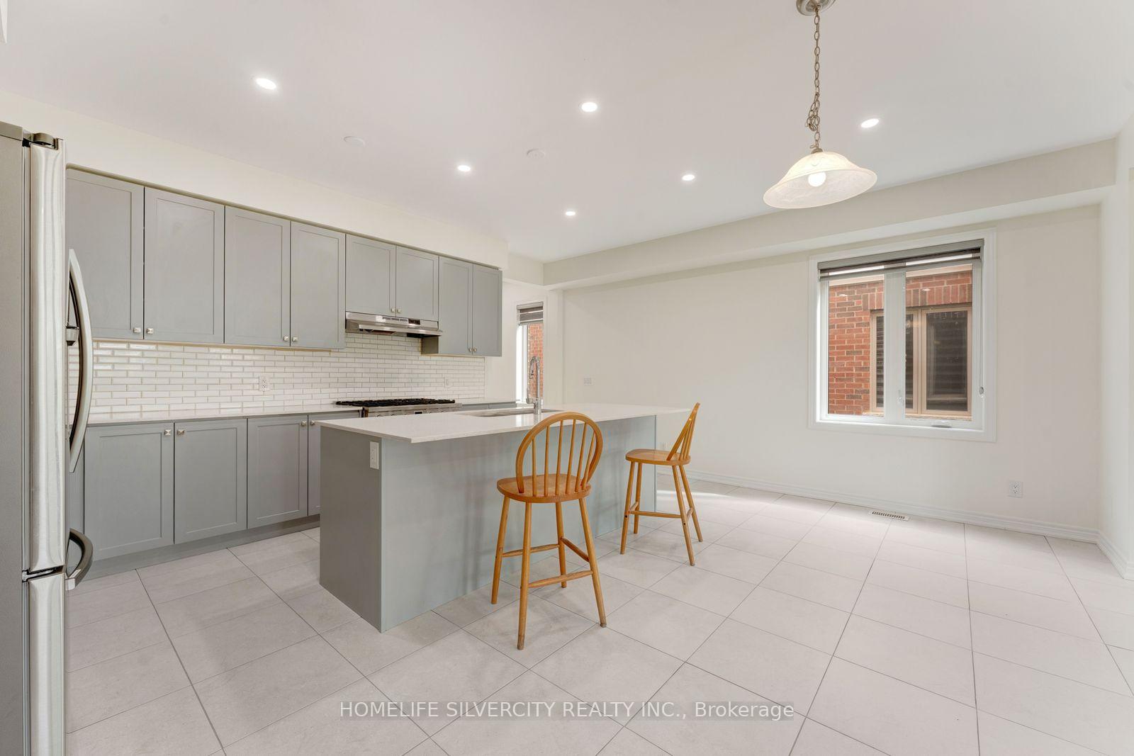 Photo 8 of 210 Broadacre Drive, Kitchener, Victoria Hills — HOMEH