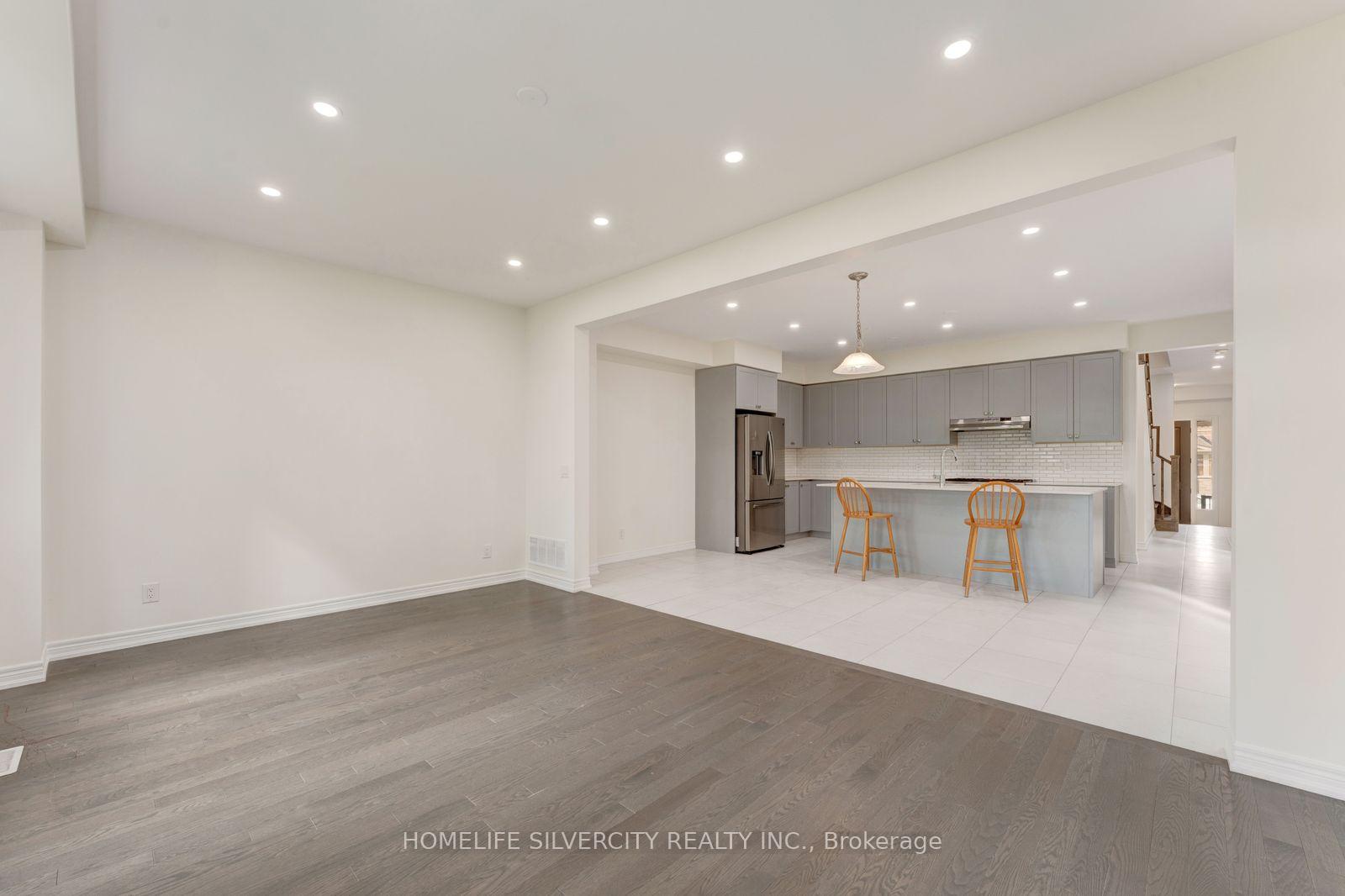 Photo 10 of 210 Broadacre Drive, Kitchener, Victoria Hills — HOMEH