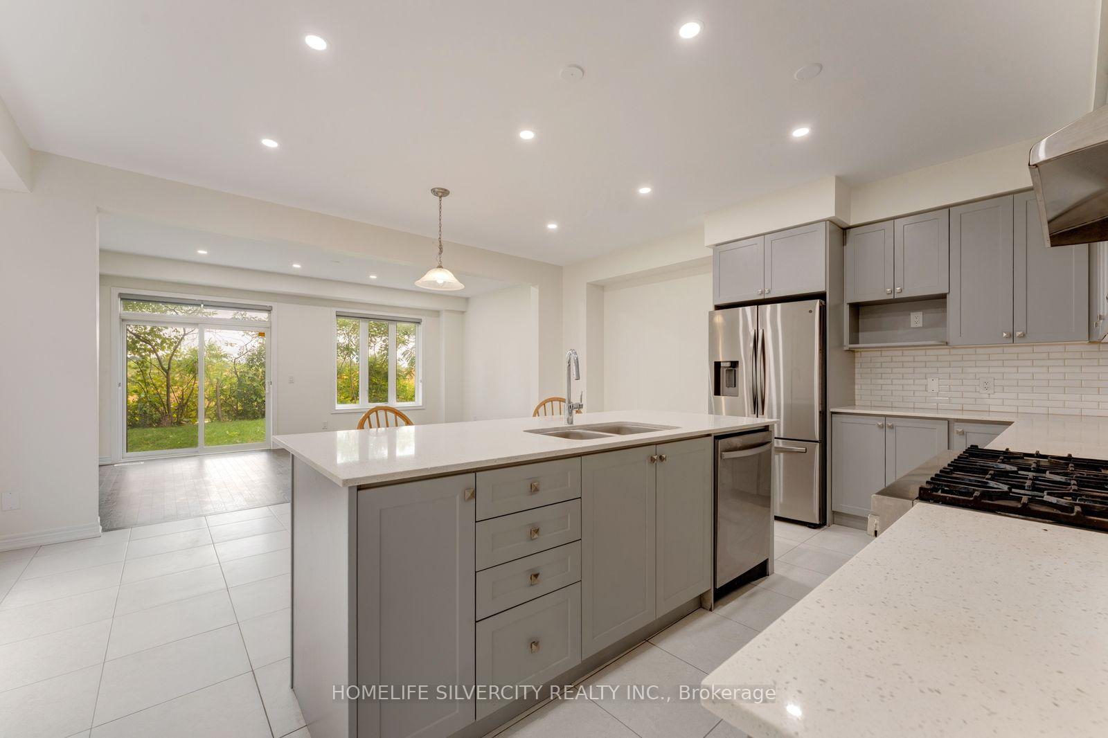 Photo 12 of 210 Broadacre Drive, Kitchener, Victoria Hills — HOMEH