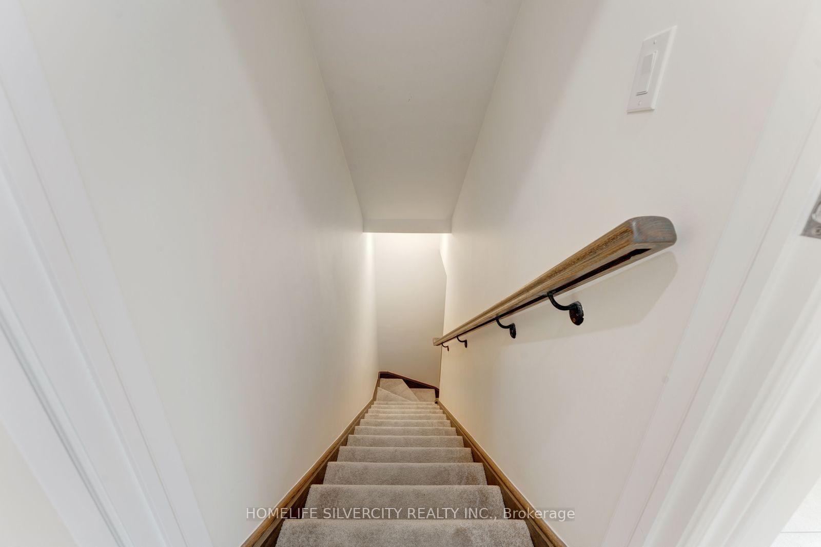 Photo 13 of 210 Broadacre Drive, Kitchener, Victoria Hills — HOMEH