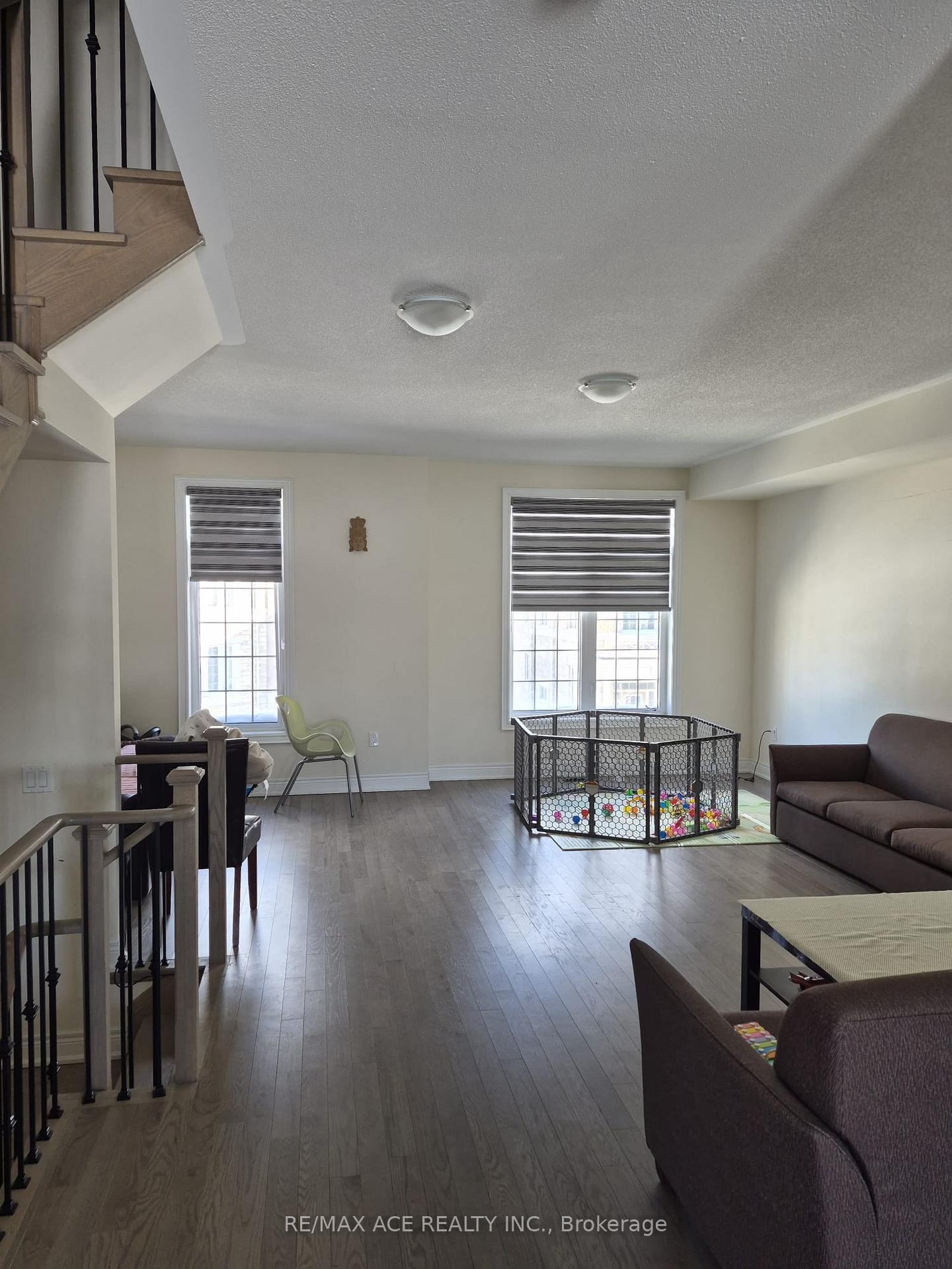 Photo 2 of 32 Andress Way, Markham, Cedarwood — HOMEH