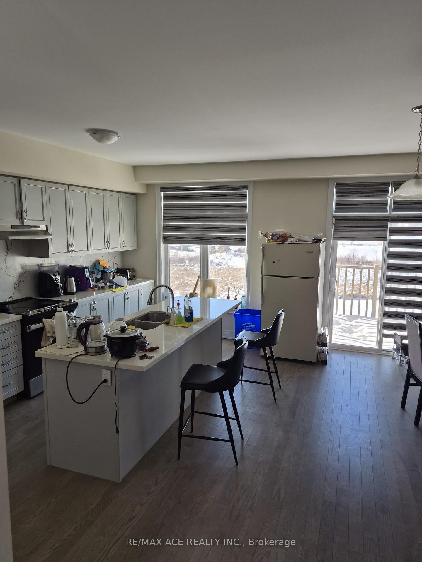 Photo 5 of 32 Andress Way, Markham, Cedarwood — HOMEH