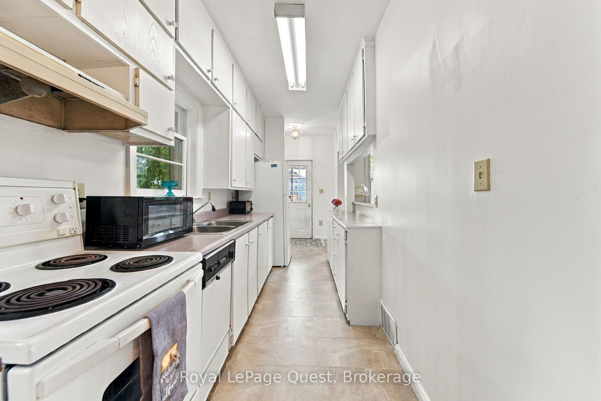 Photo 4 of 148 Coldwater Road W, Orillia — HOMEH