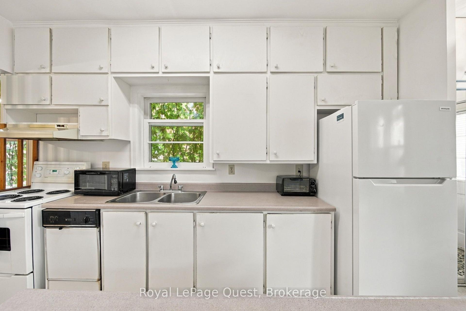 Photo 5 of 148 Coldwater Road W, Orillia — HOMEH