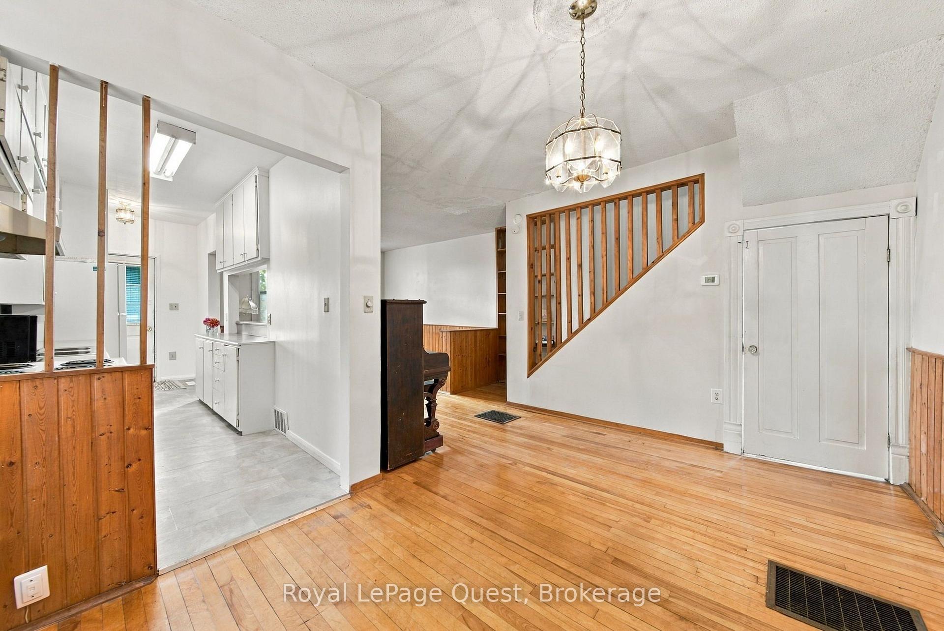 Photo 11 of 148 Coldwater Road W, Orillia — HOMEH