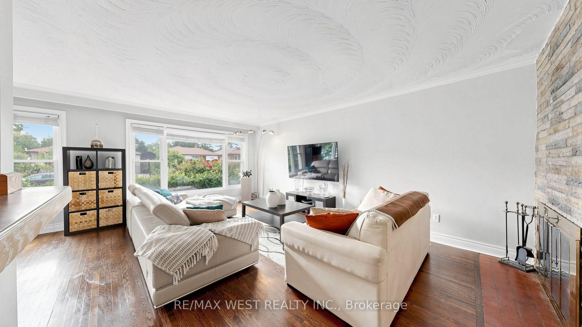 Photo 6 of 32 Allonsius Drive, Etobicoke, Eringate-Centennial-West Deane — HOMEH