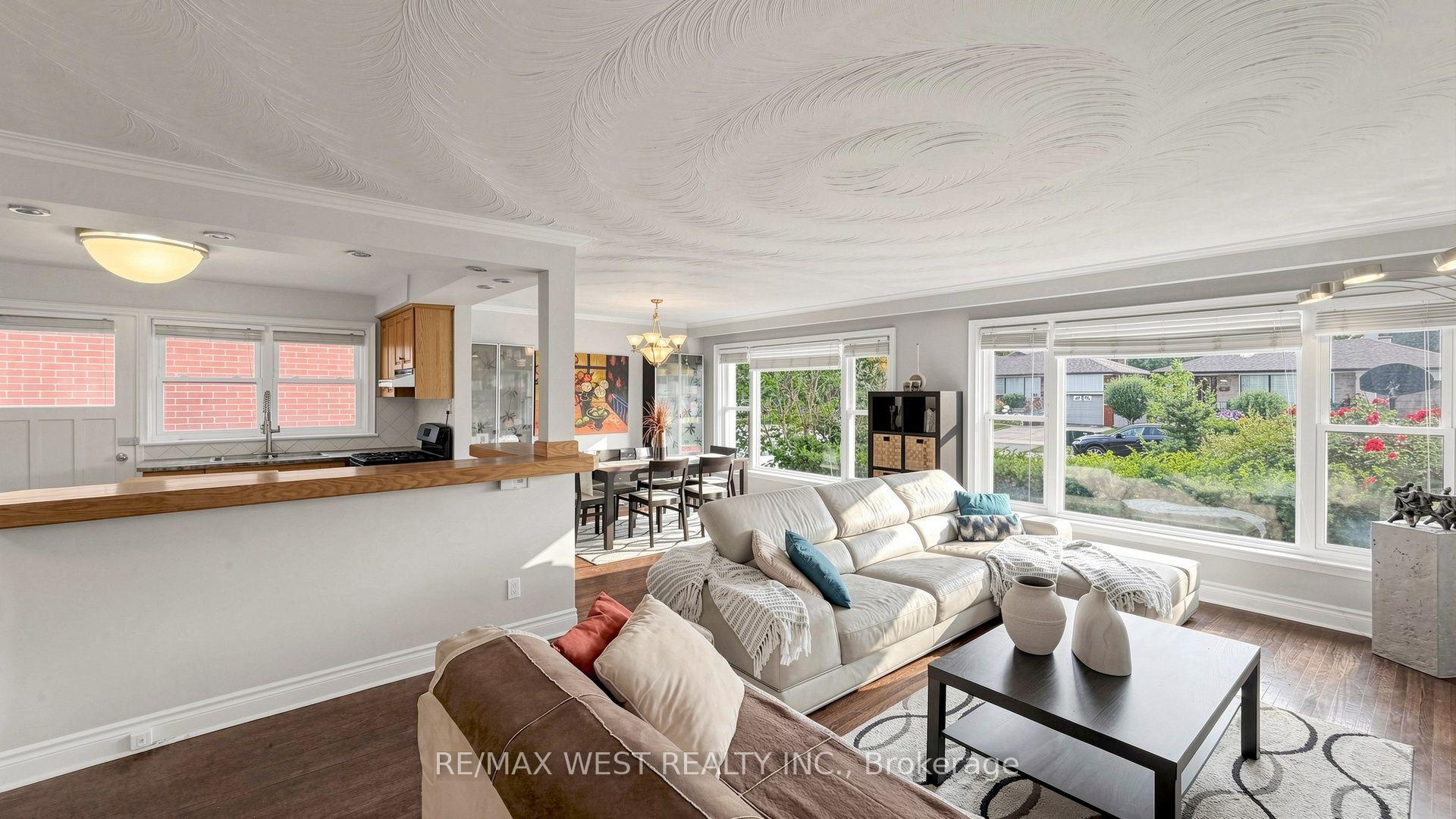 Photo 9 of 32 Allonsius Drive, Etobicoke, Eringate-Centennial-West Deane — HOMEH