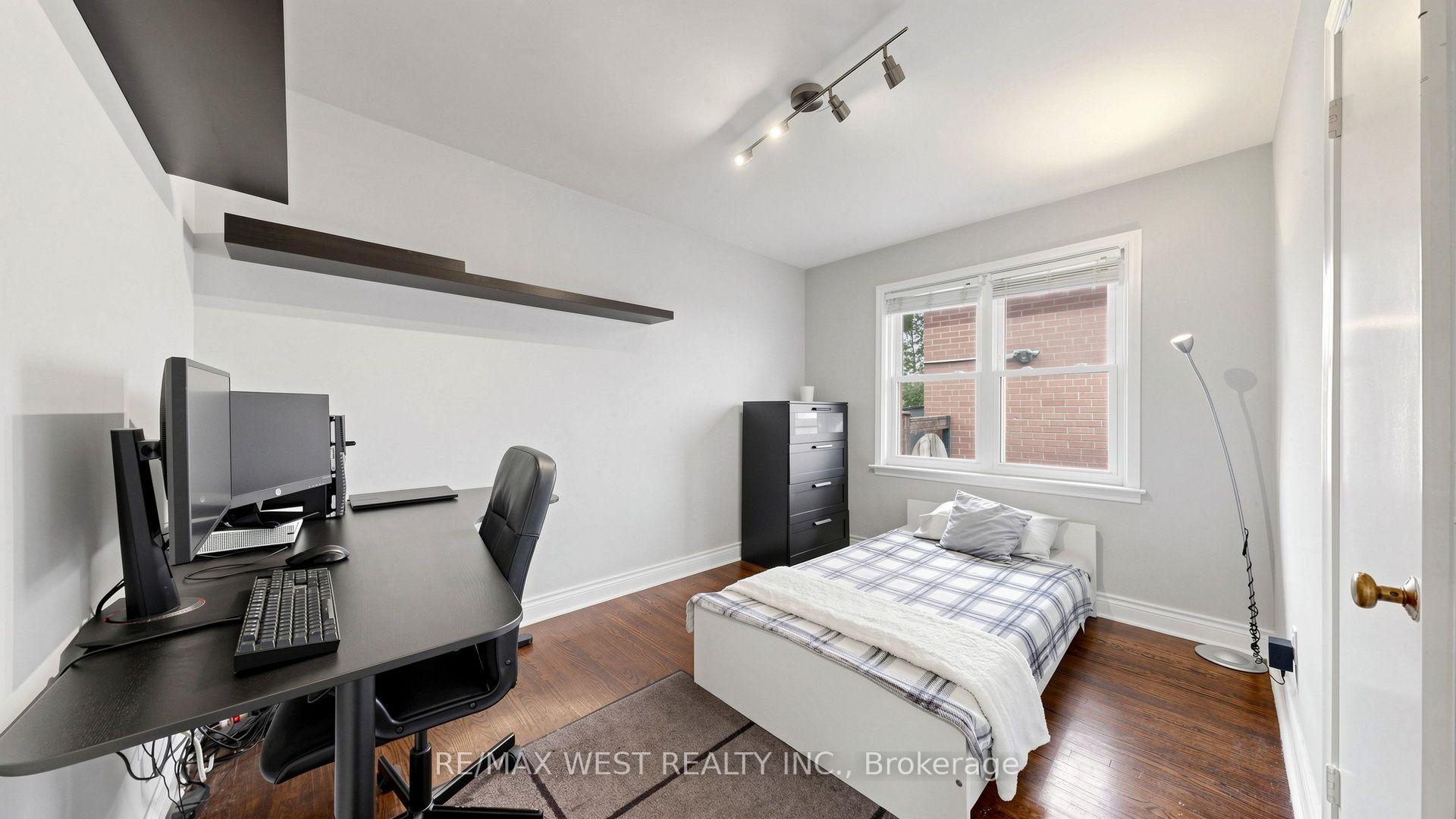 Photo 18 of 32 Allonsius Drive, Etobicoke, Eringate-Centennial-West Deane — HOMEH
