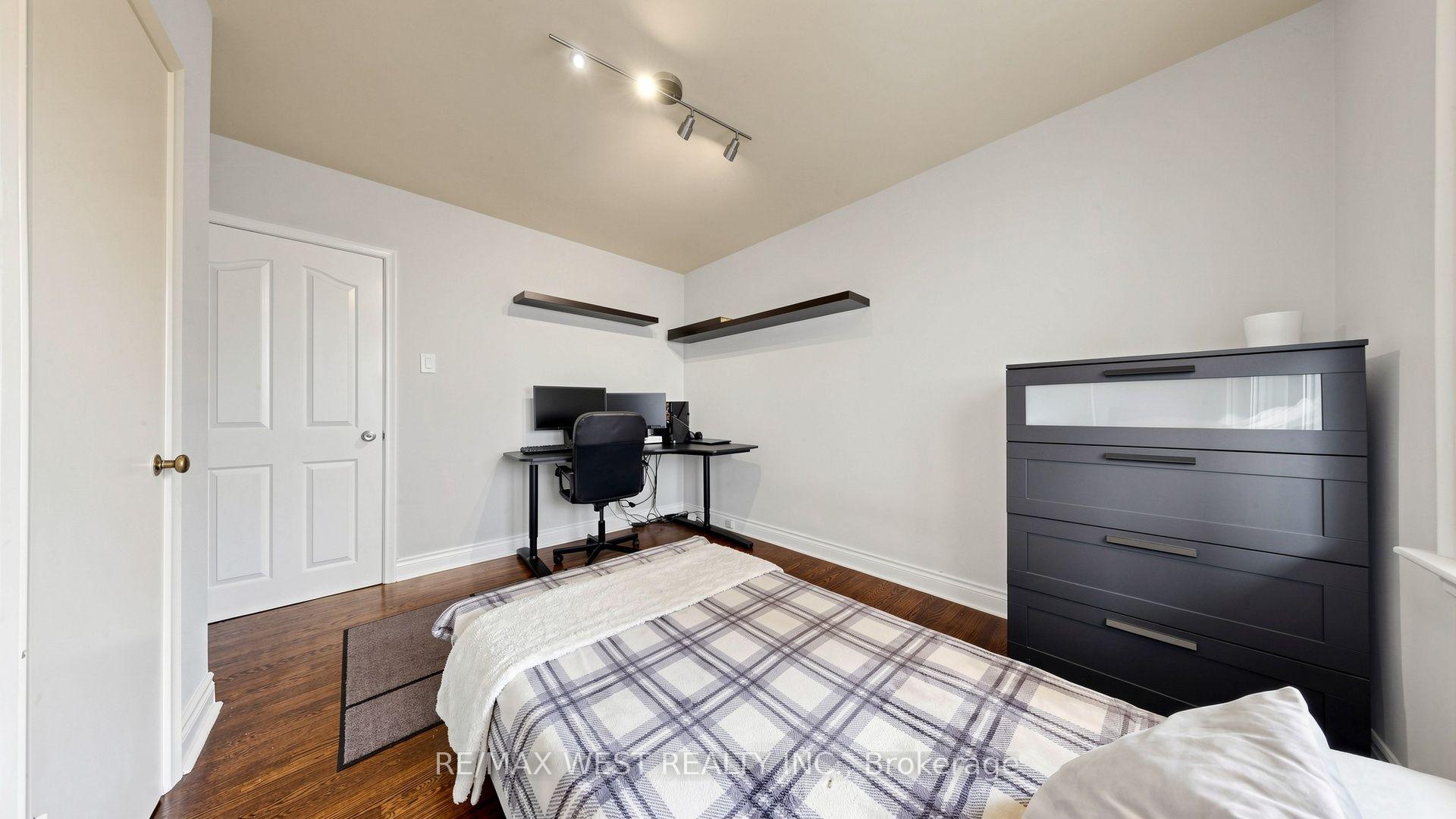Photo 20 of 32 Allonsius Drive, Etobicoke, Eringate-Centennial-West Deane — HOMEH