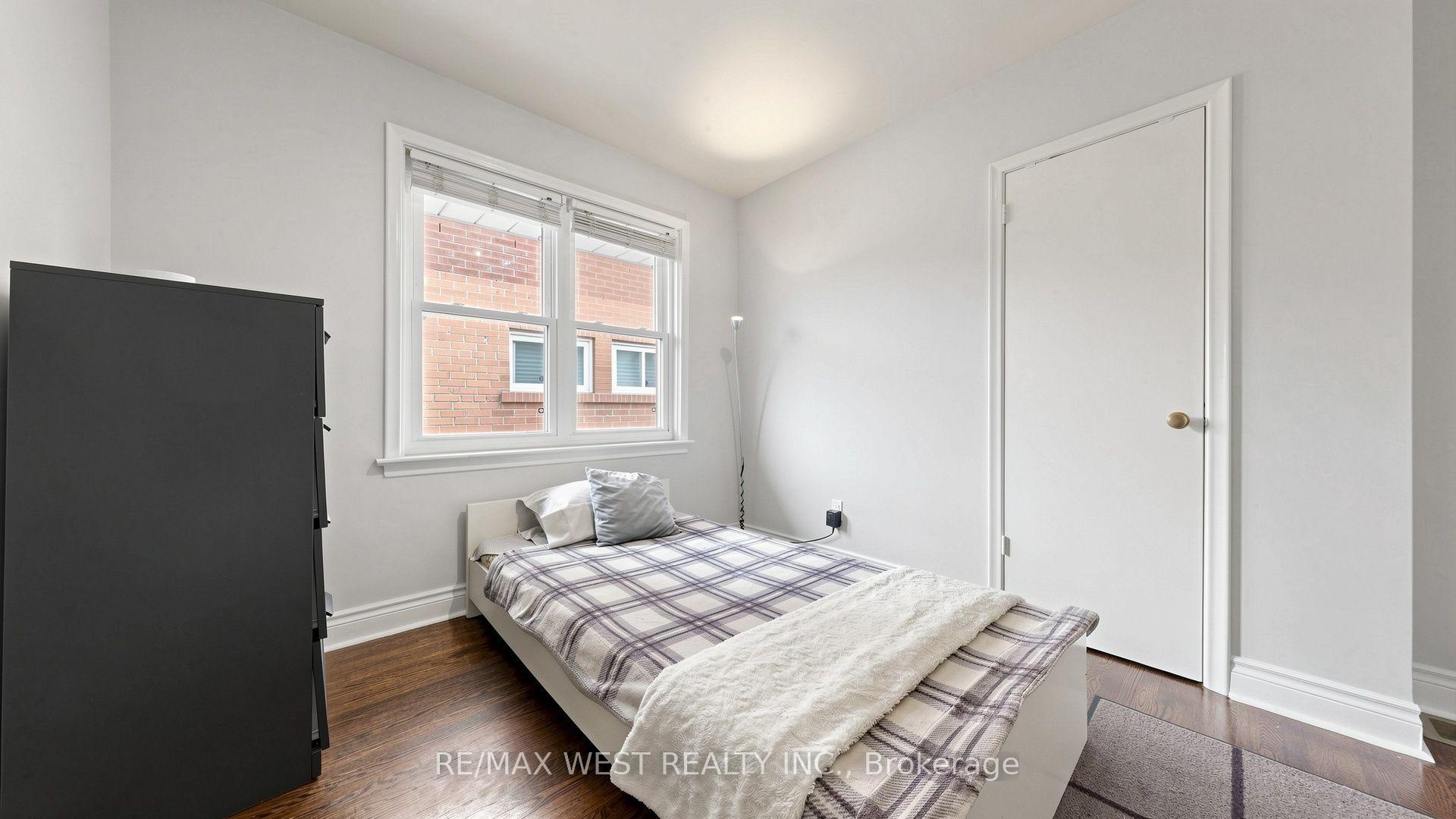 Photo 19 of 32 Allonsius Drive, Etobicoke, Eringate-Centennial-West Deane — HOMEH