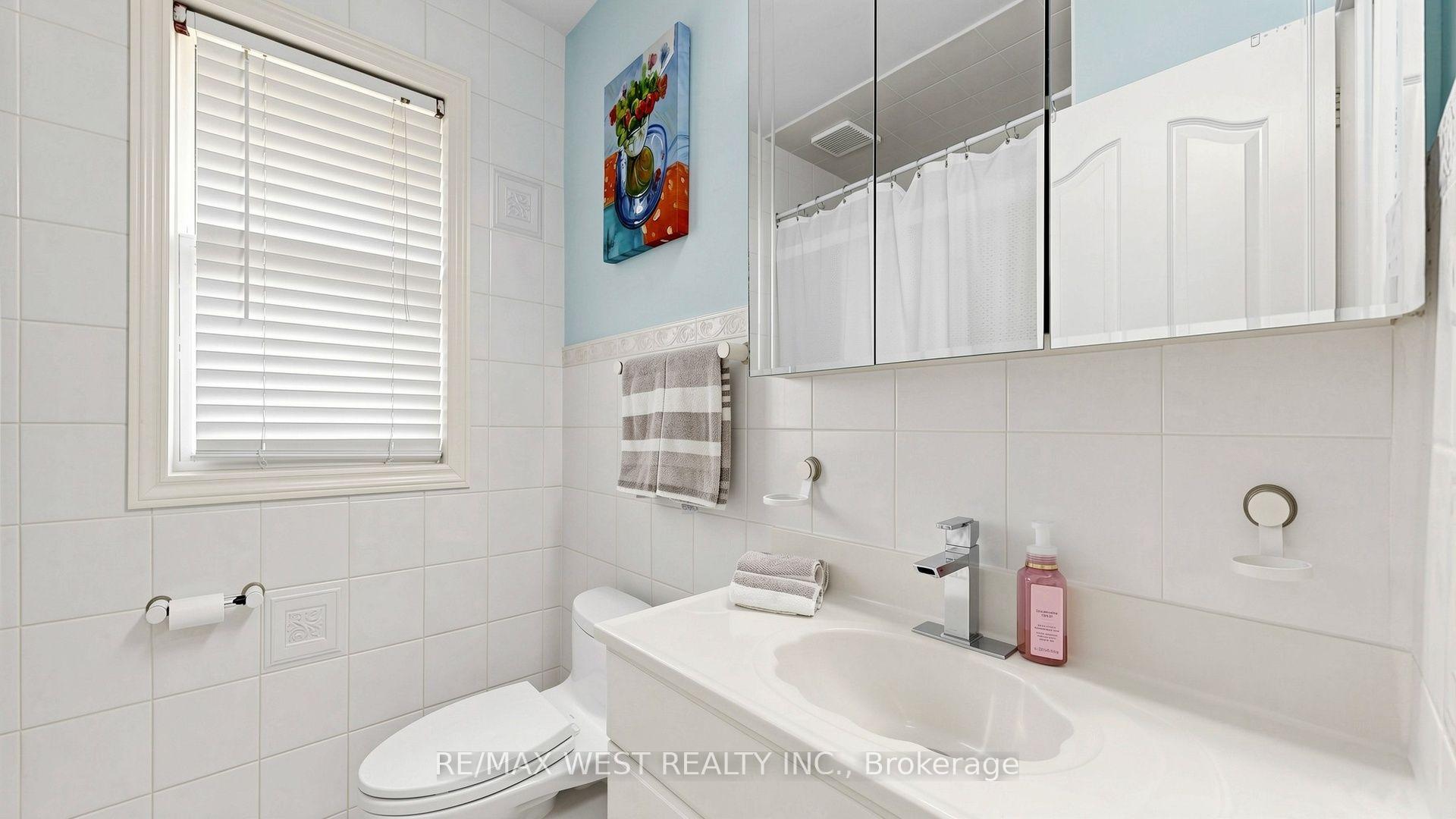 Photo 21 of 32 Allonsius Drive, Etobicoke, Eringate-Centennial-West Deane — HOMEH