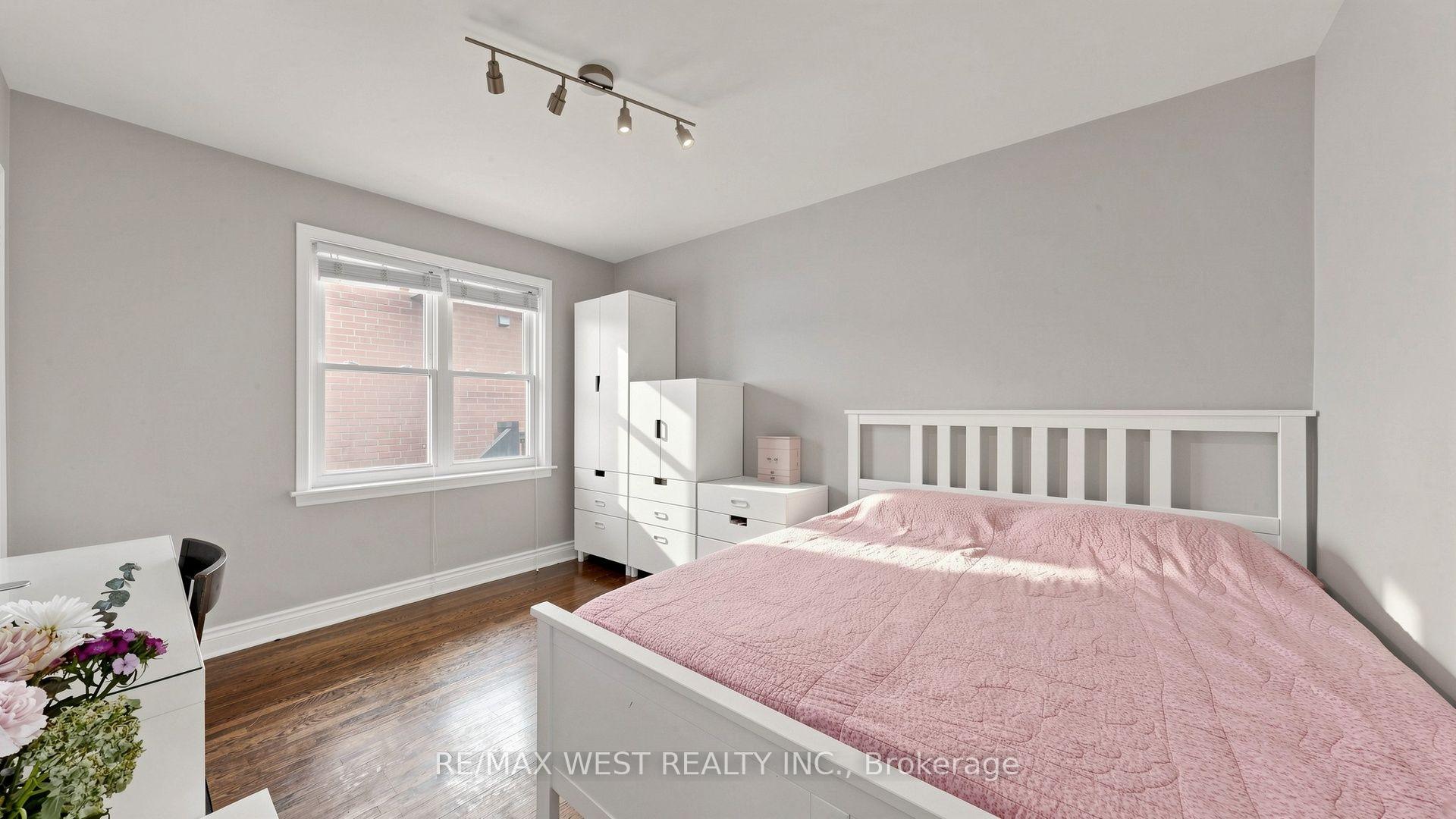 Photo 22 of 32 Allonsius Drive, Etobicoke, Eringate-Centennial-West Deane — HOMEH
