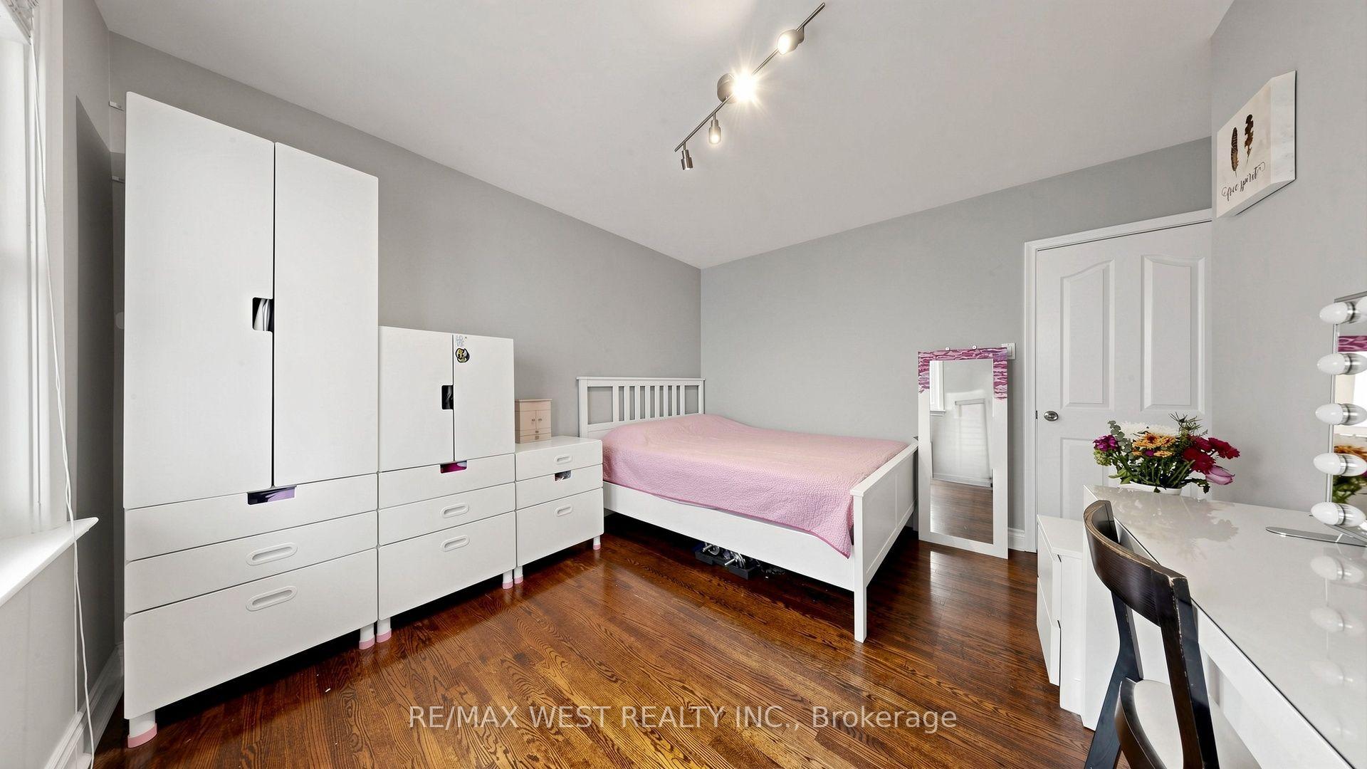 Photo 23 of 32 Allonsius Drive, Etobicoke, Eringate-Centennial-West Deane — HOMEH