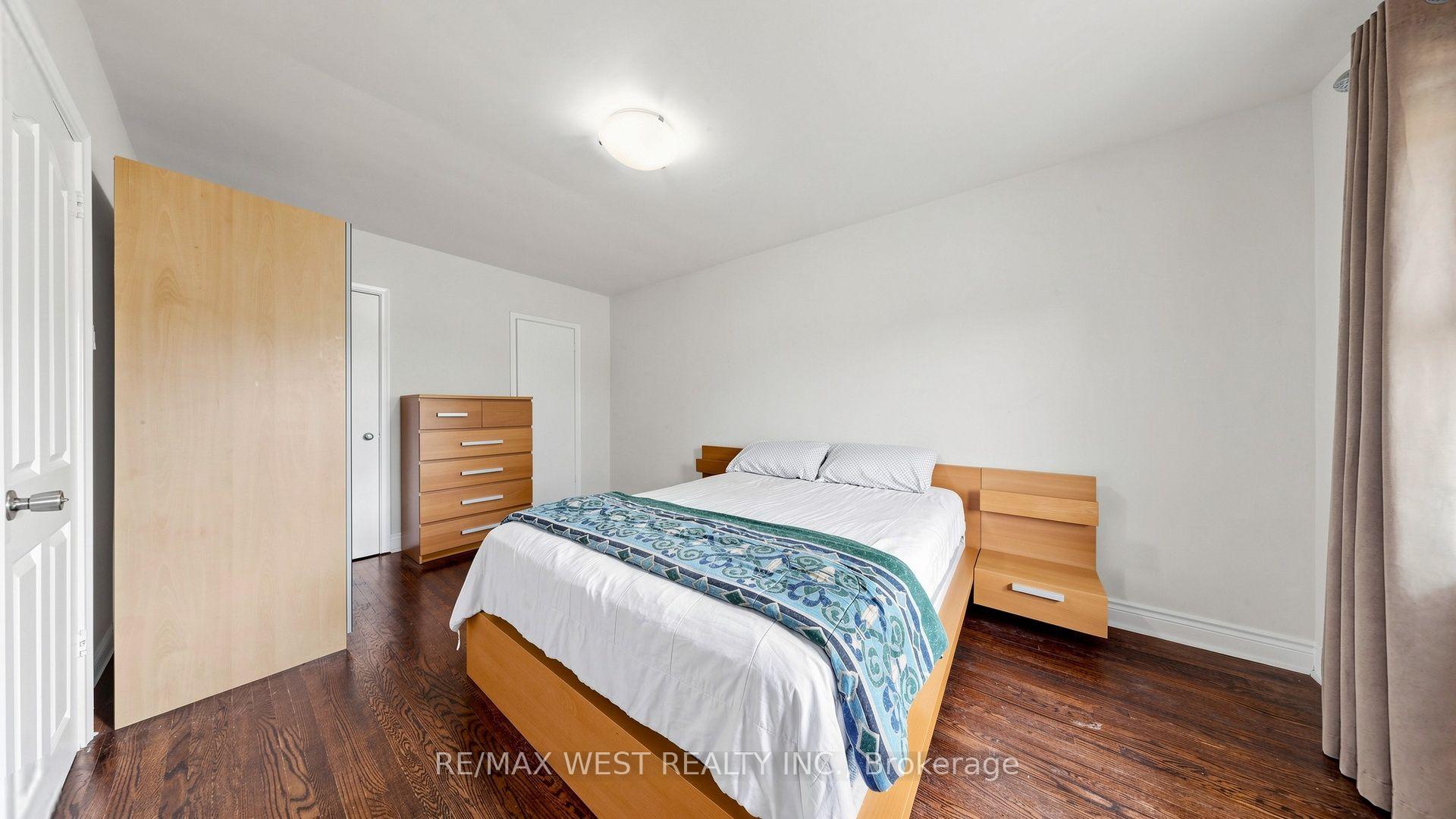 Photo 25 of 32 Allonsius Drive, Etobicoke, Eringate-Centennial-West Deane — HOMEH