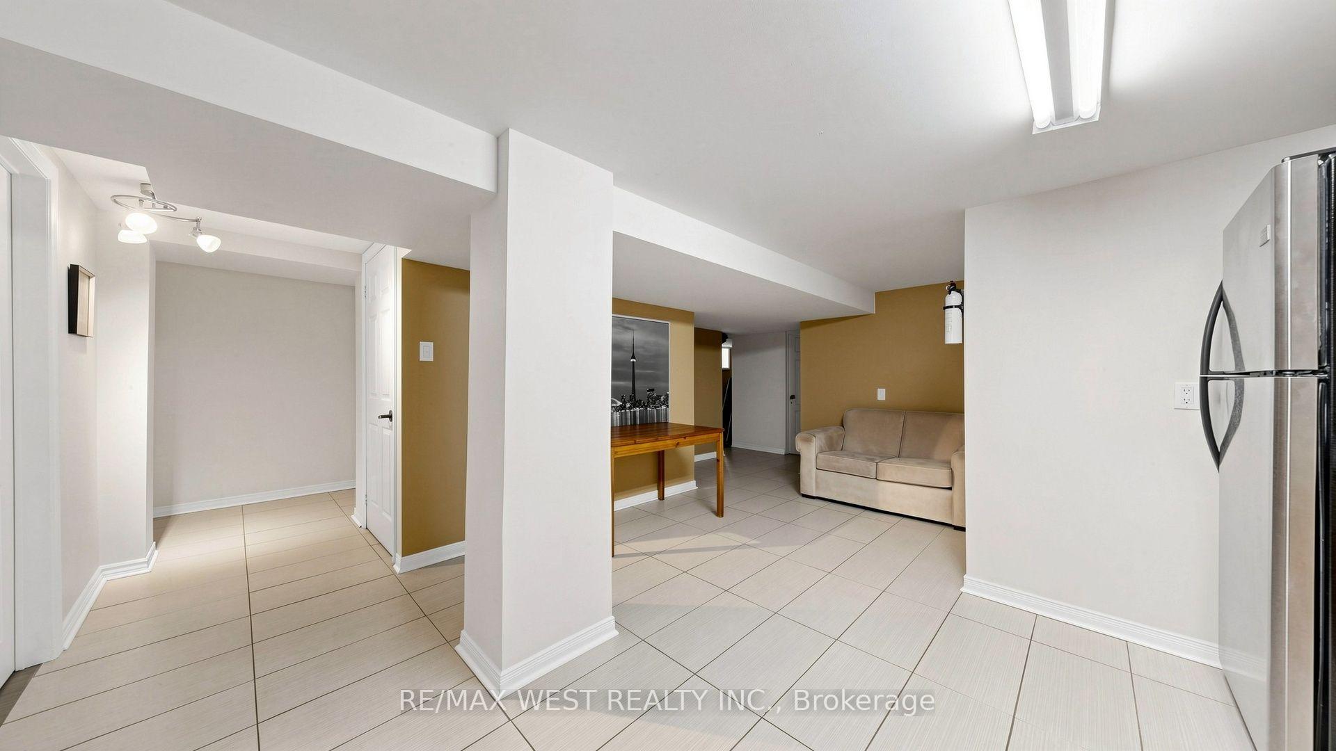 Photo 27 of 32 Allonsius Drive, Etobicoke, Eringate-Centennial-West Deane — HOMEH