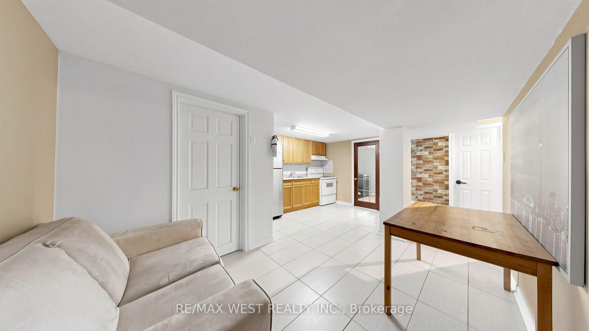 Photo 28 of 32 Allonsius Drive, Etobicoke, Eringate-Centennial-West Deane — HOMEH