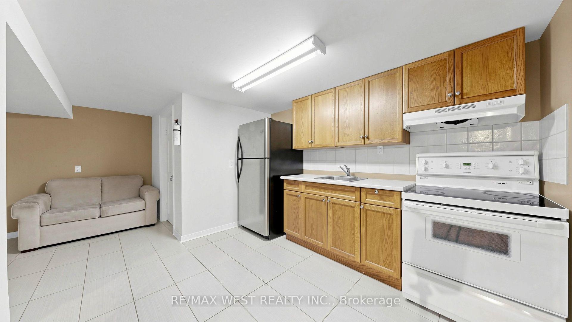 Photo 29 of 32 Allonsius Drive, Etobicoke, Eringate-Centennial-West Deane — HOMEH