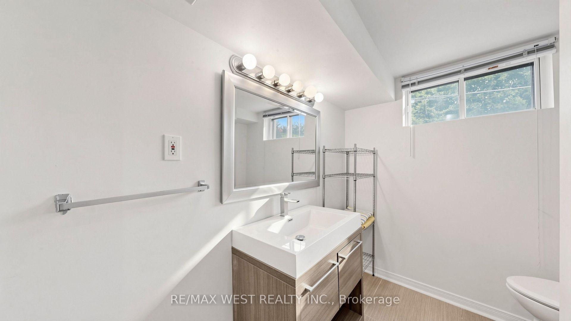 Photo 37 of 32 Allonsius Drive, Etobicoke, Eringate-Centennial-West Deane — HOMEH