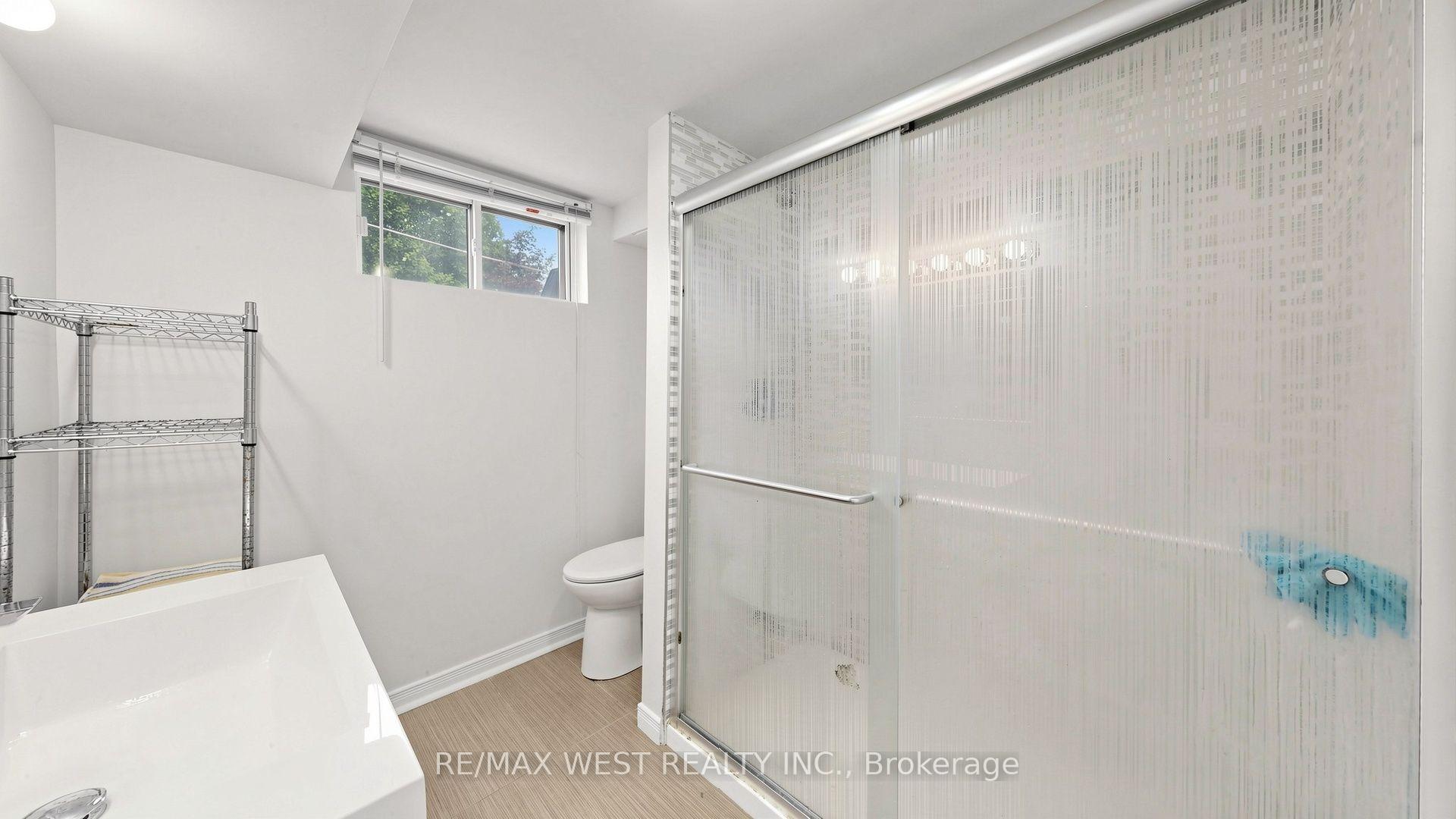 Photo 38 of 32 Allonsius Drive, Etobicoke, Eringate-Centennial-West Deane — HOMEH