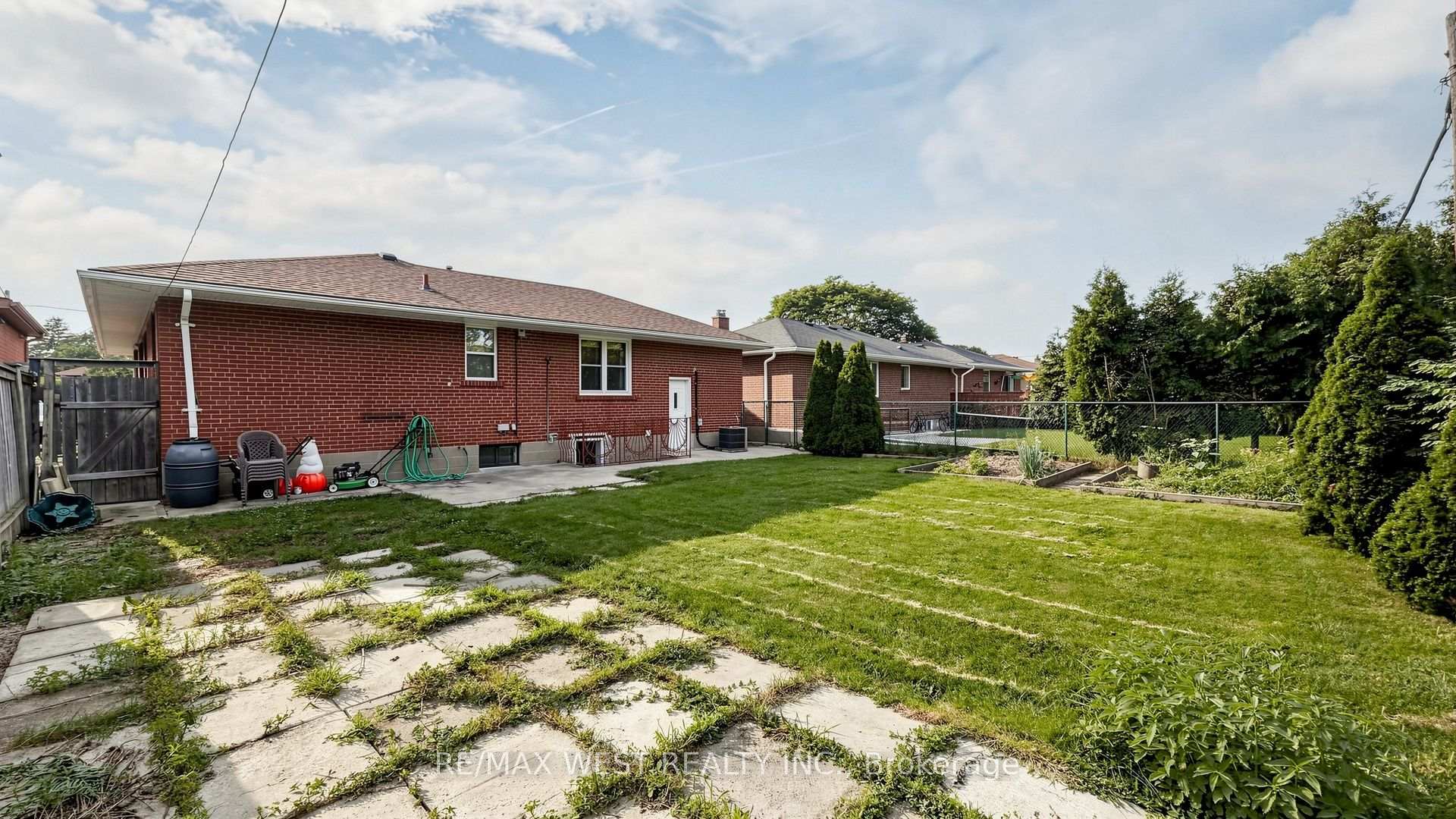 Photo 39 of 32 Allonsius Drive, Etobicoke, Eringate-Centennial-West Deane — HOMEH