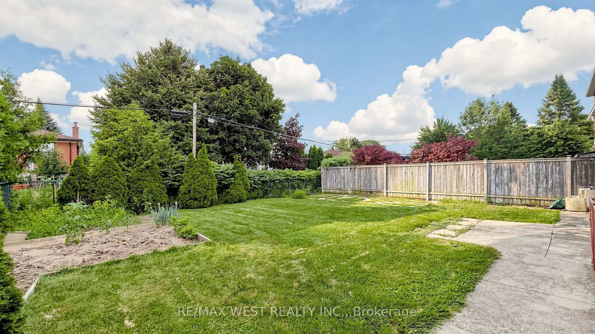 Photo 41 of 32 Allonsius Drive, Etobicoke, Eringate-Centennial-West Deane — HOMEH