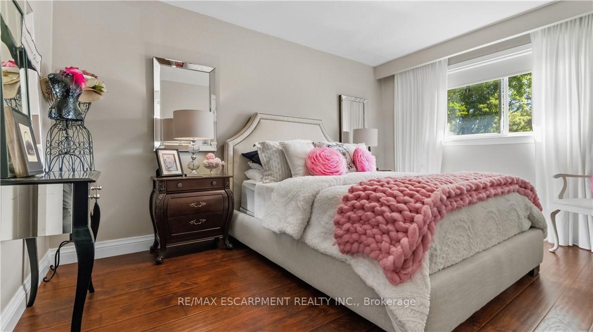 Photo 29 of 517 Rosedale Crescent, Burlington, Roseland — HOMEH