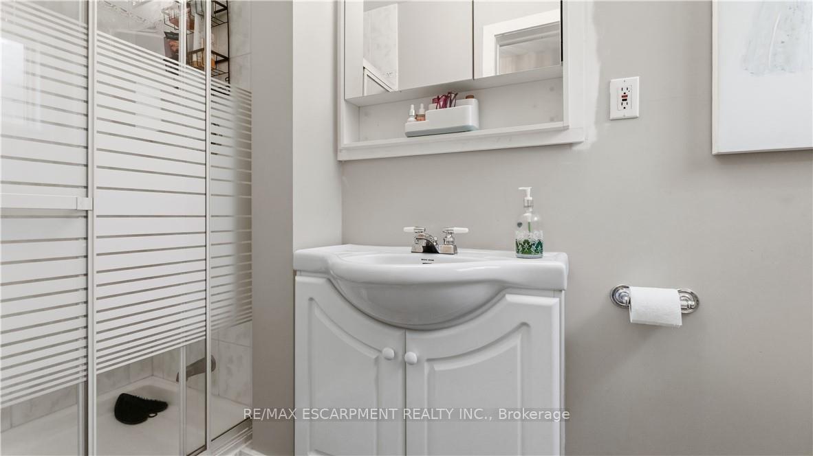 Photo 36 of 517 Rosedale Crescent, Burlington, Roseland — HOMEH