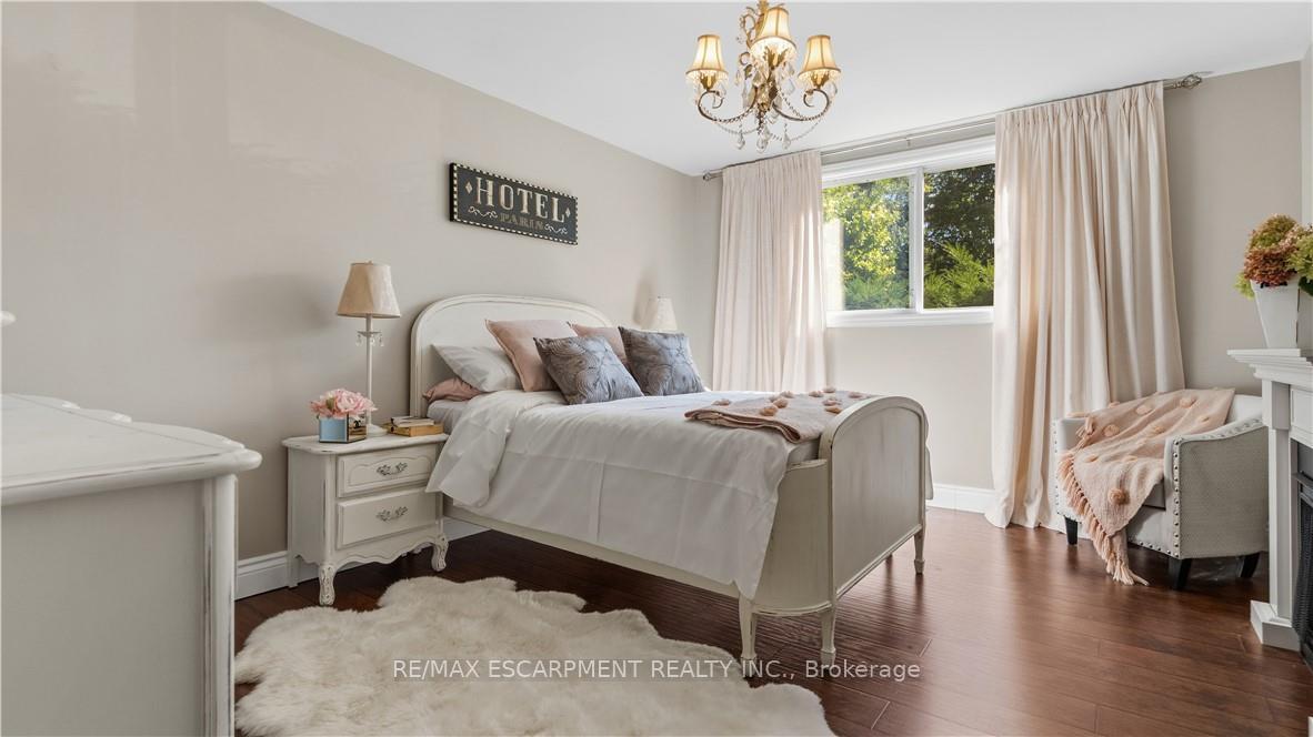 Photo 37 of 517 Rosedale Crescent, Burlington, Roseland — HOMEH