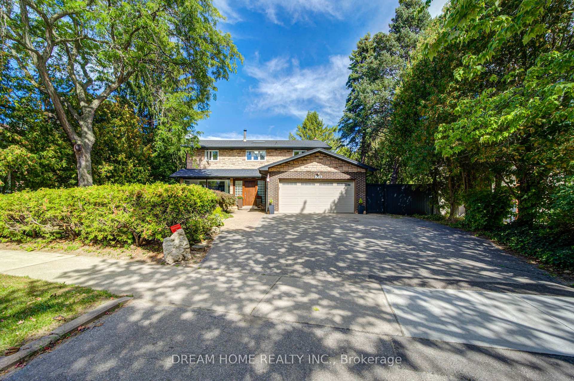 Photo 3 of 2263 Taylor's Orchard, Mississauga, Cooksville — HOMEH
