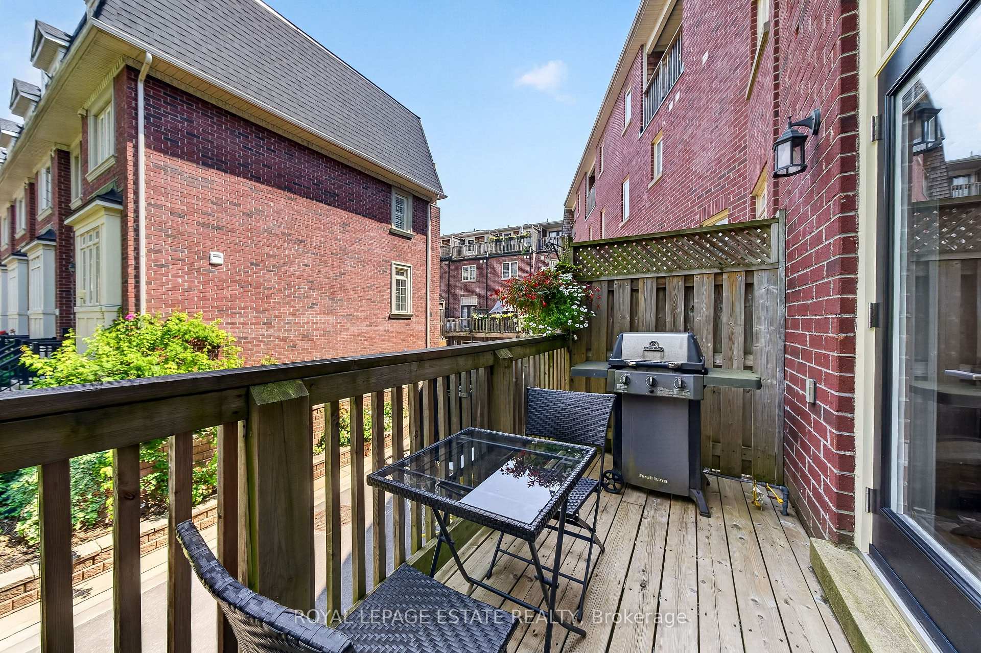Photo 11 of 2112 Dundas Street E, Toronto, Woodbine Corridor — HOMEH