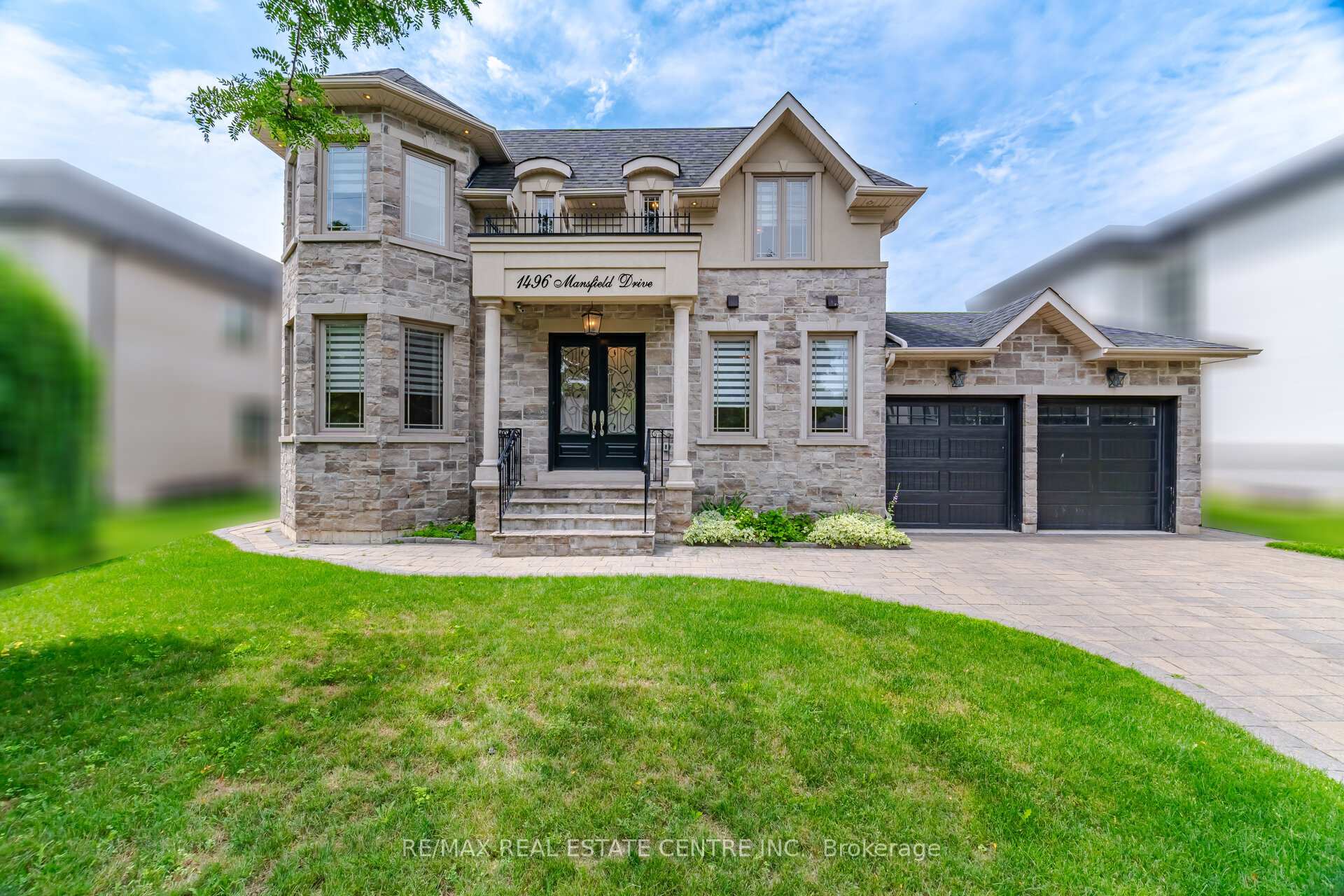 Photo 2 of 1496 Mansfield Drive, Oakville, College Park — HOMEH