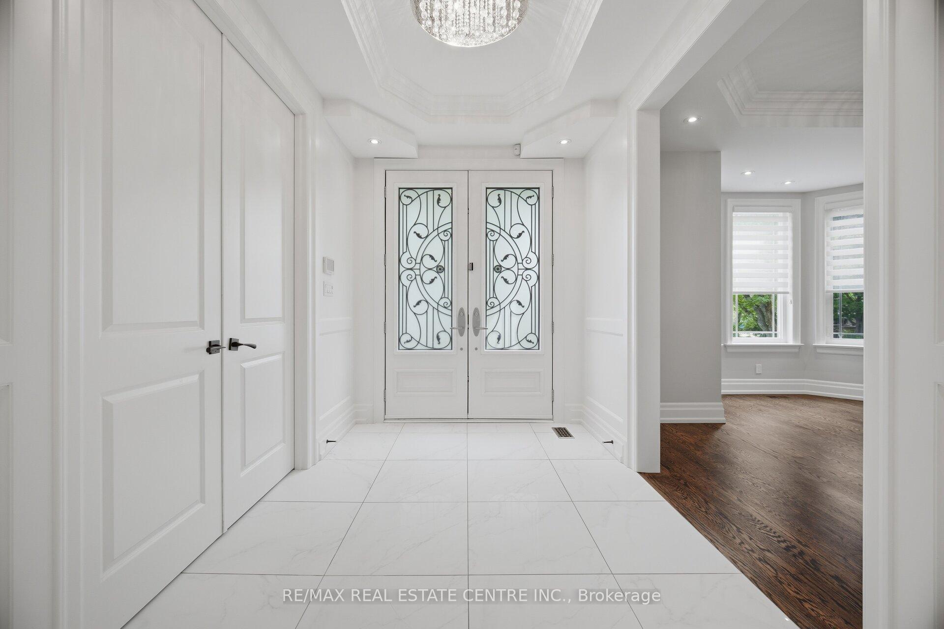 Photo 3 of 1496 Mansfield Drive, Oakville, College Park — HOMEH
