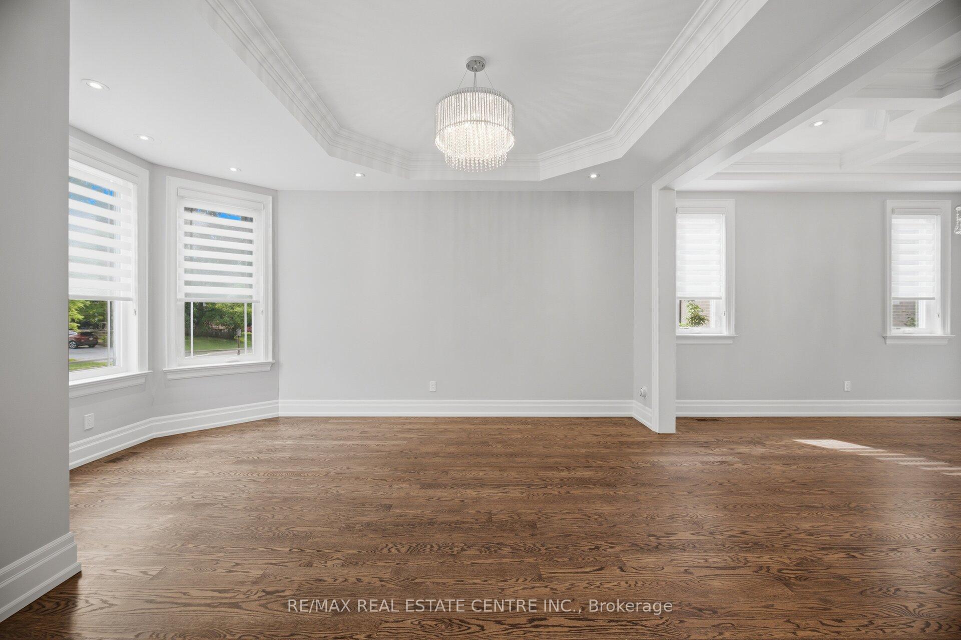 Photo 5 of 1496 Mansfield Drive, Oakville, College Park — HOMEH