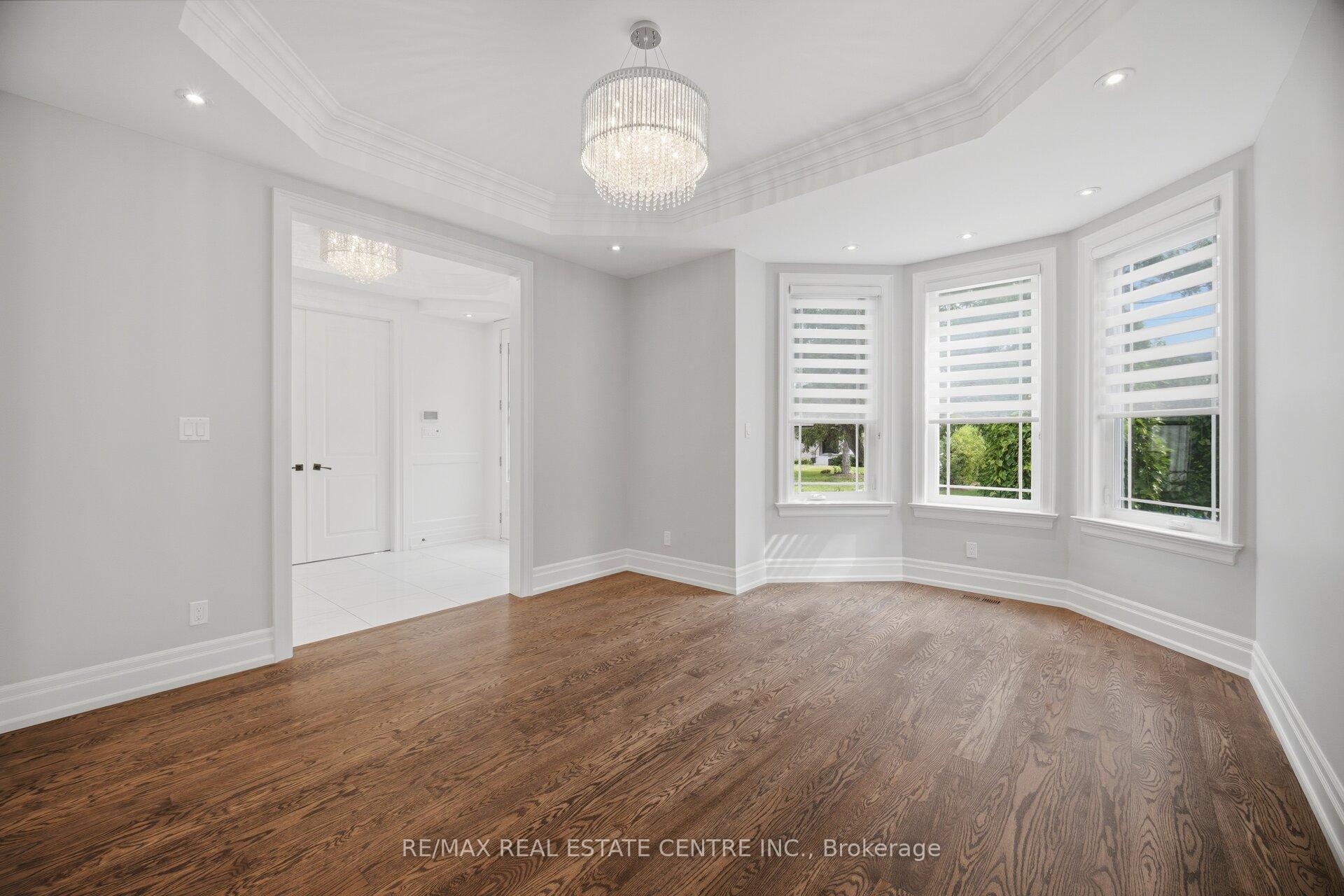 Photo 6 of 1496 Mansfield Drive, Oakville, College Park — HOMEH