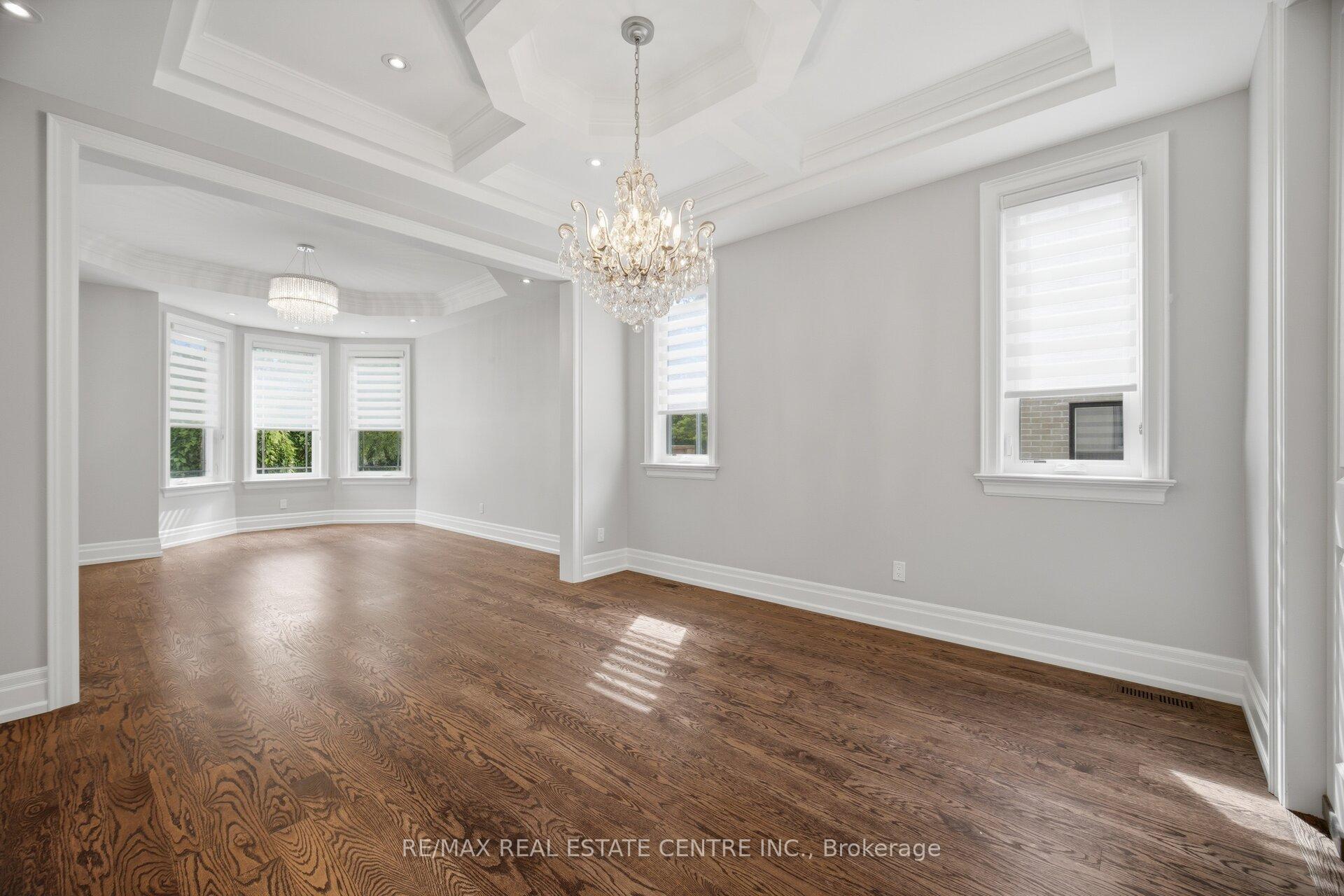 Photo 7 of 1496 Mansfield Drive, Oakville, College Park — HOMEH