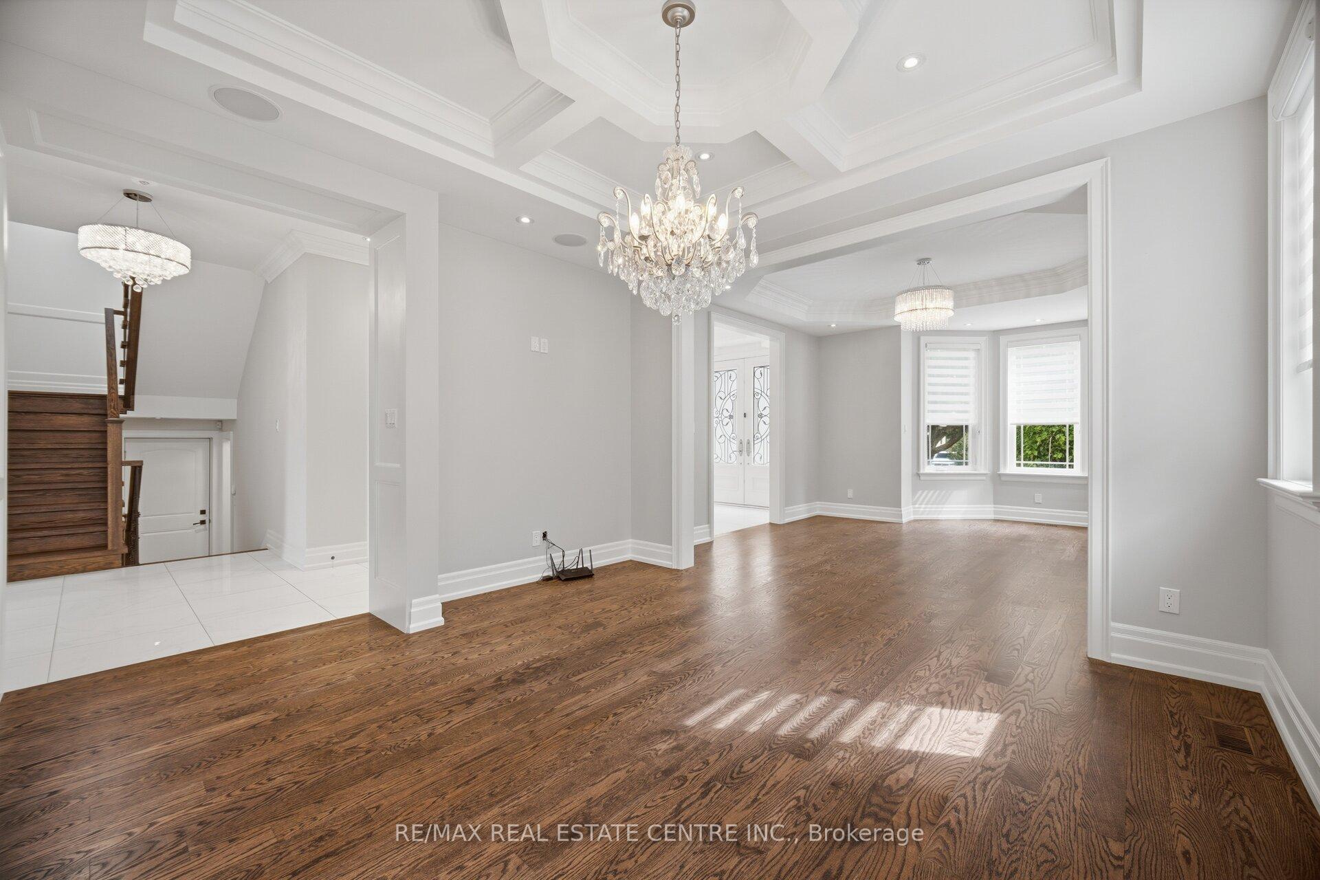 Photo 8 of 1496 Mansfield Drive, Oakville, College Park — HOMEH