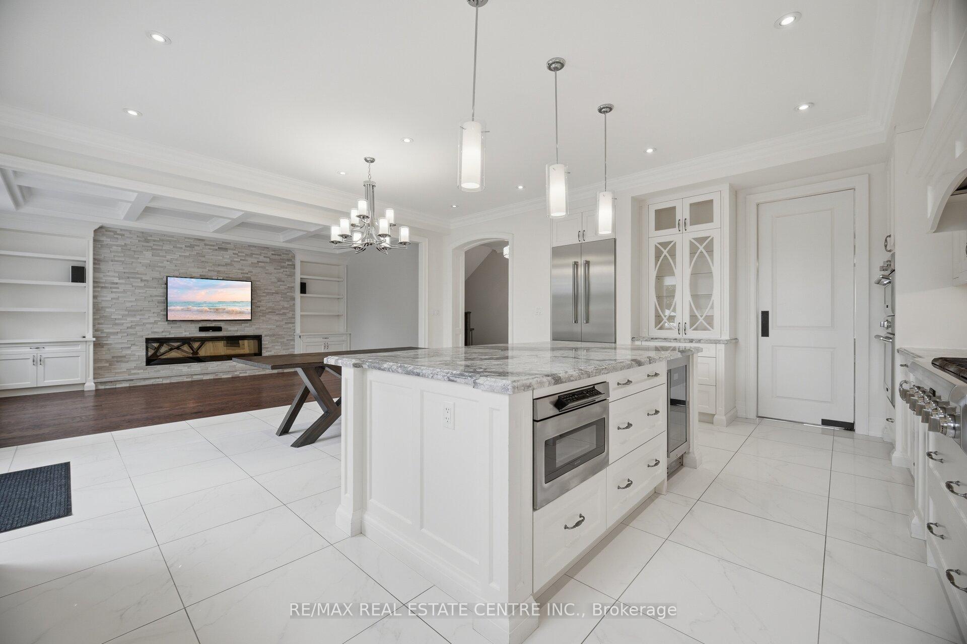 Photo 9 of 1496 Mansfield Drive, Oakville, College Park — HOMEH