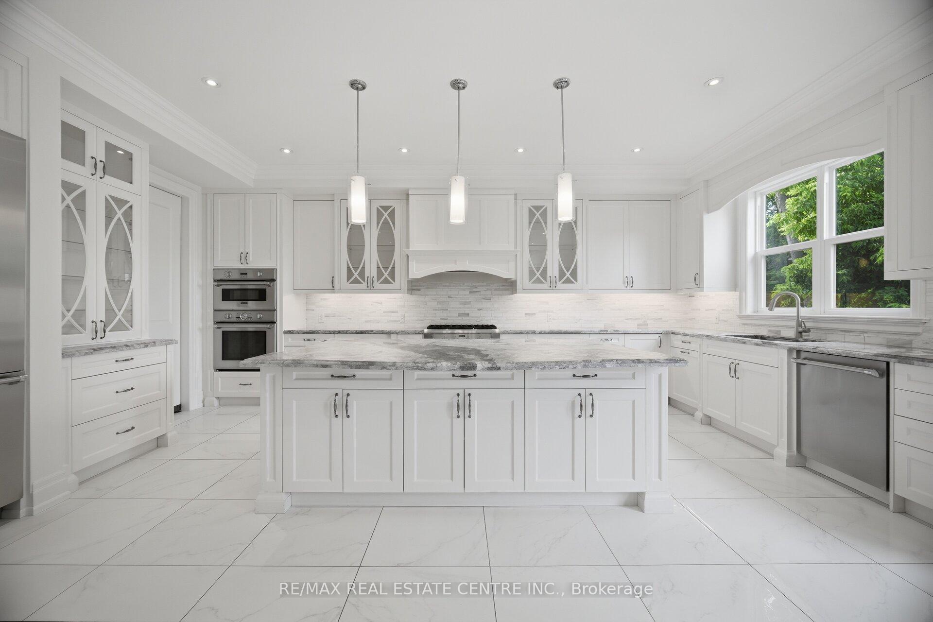 Photo 10 of 1496 Mansfield Drive, Oakville, College Park — HOMEH