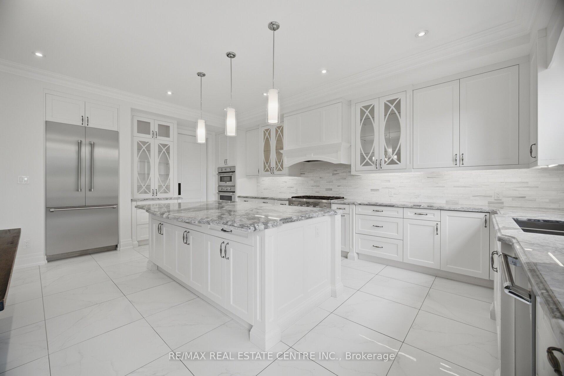 Photo 11 of 1496 Mansfield Drive, Oakville, College Park — HOMEH