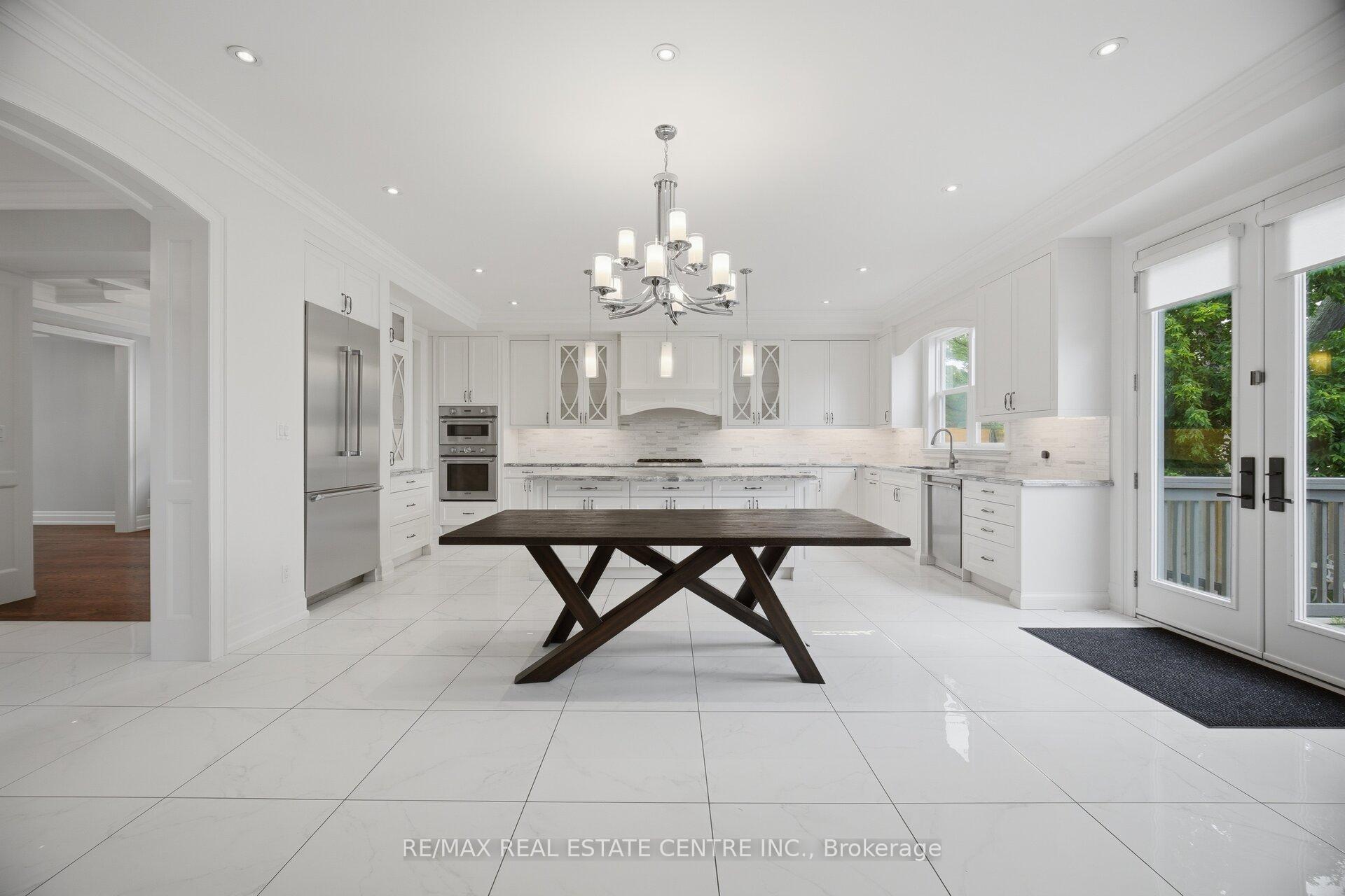 Photo 12 of 1496 Mansfield Drive, Oakville, College Park — HOMEH