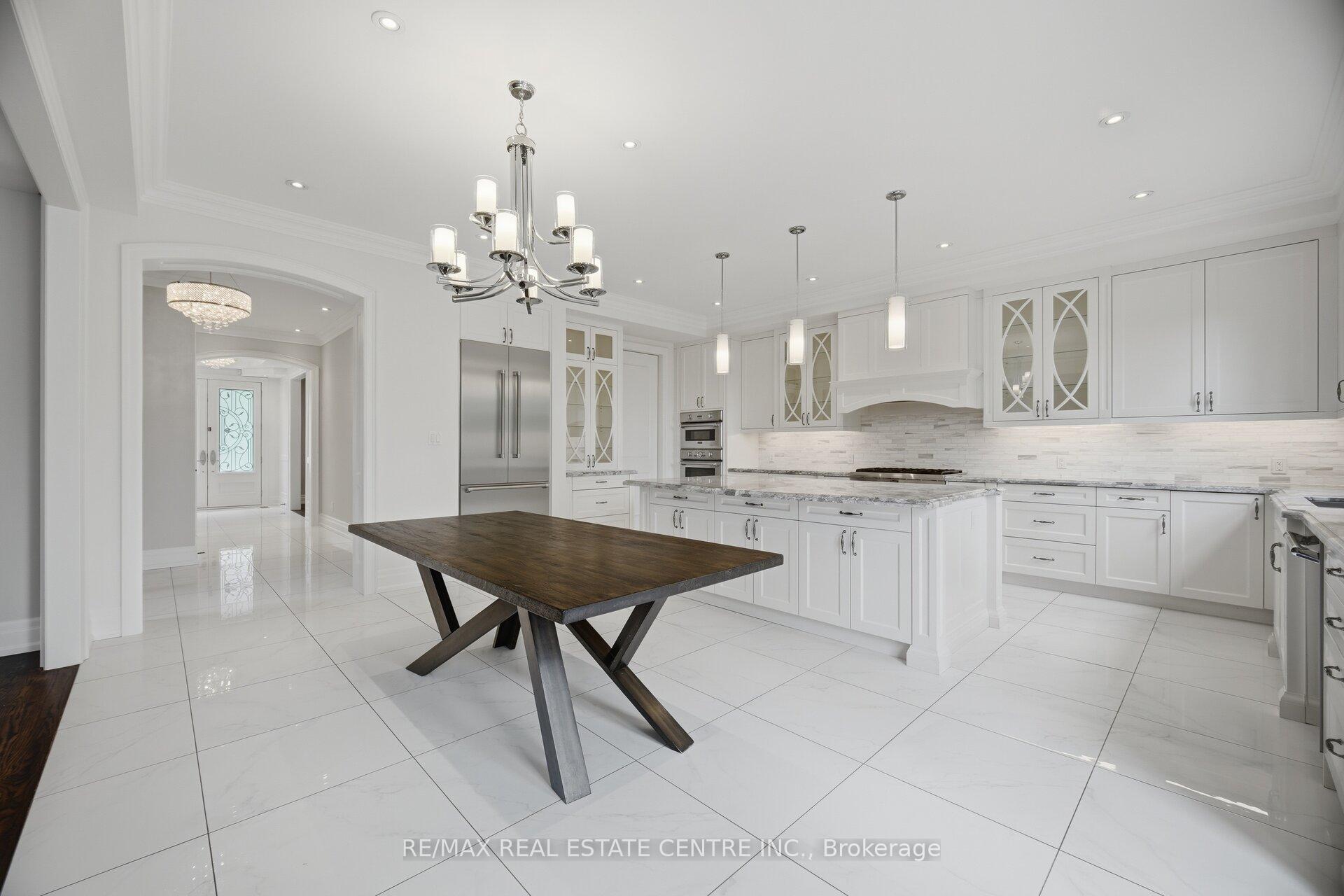 Photo 13 of 1496 Mansfield Drive, Oakville, College Park — HOMEH
