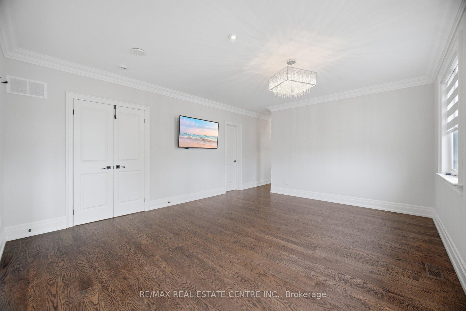 Photo 23 of 1496 Mansfield Drive, Oakville, College Park — HOMEH