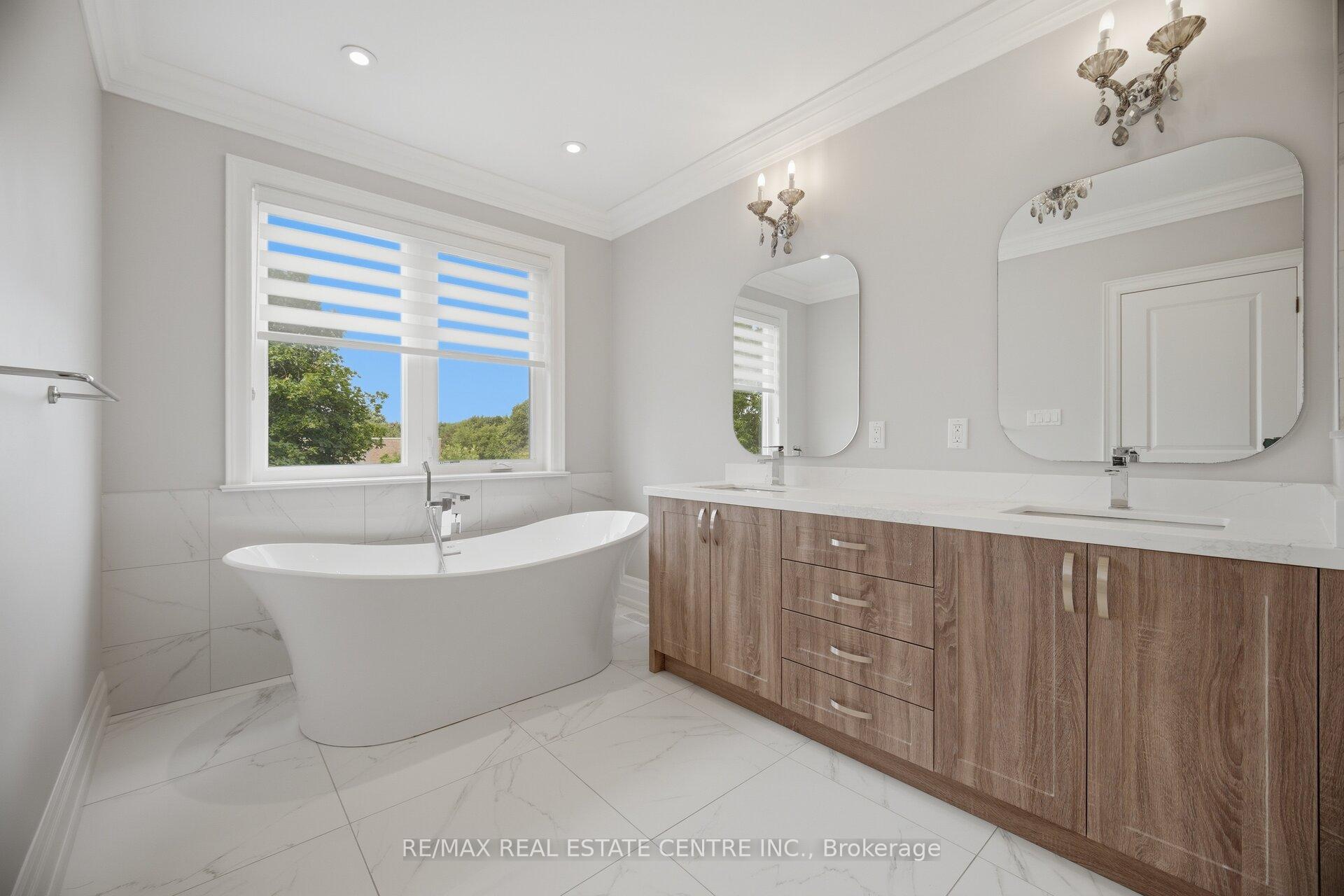 Photo 24 of 1496 Mansfield Drive, Oakville, College Park — HOMEH