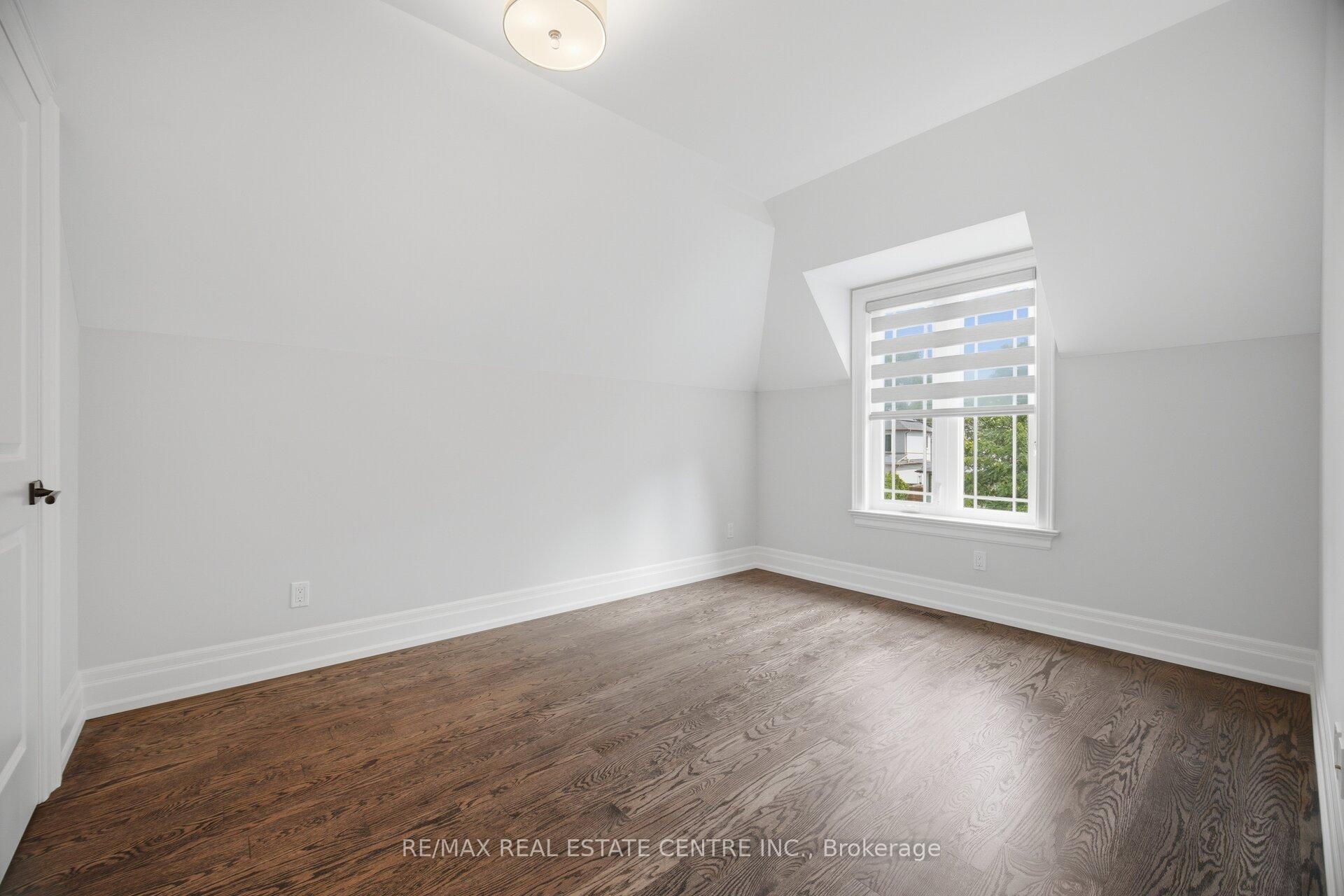 Photo 32 of 1496 Mansfield Drive, Oakville, College Park — HOMEH
