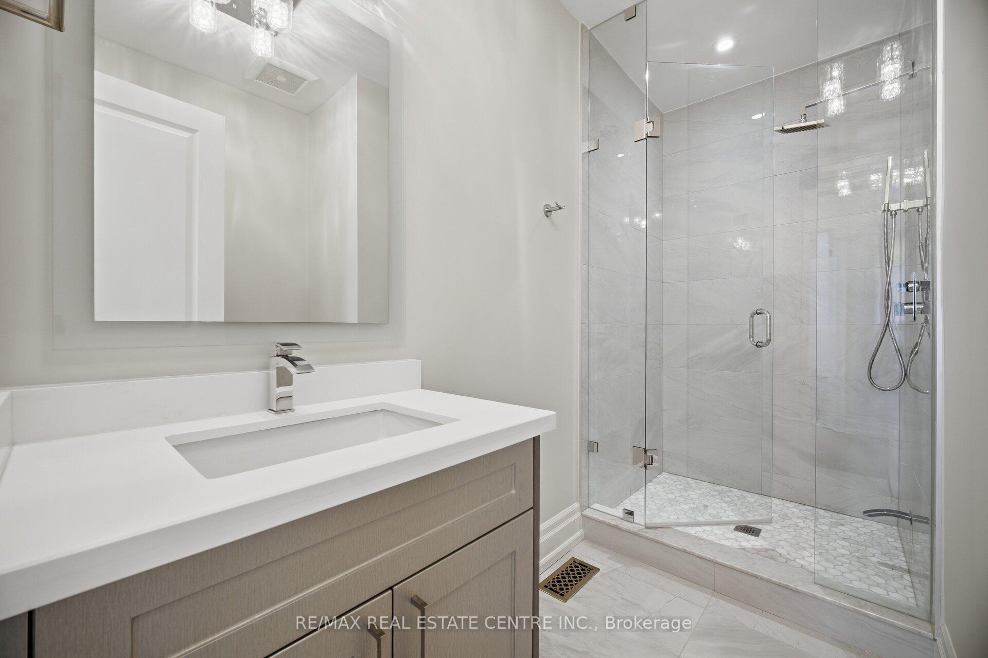 Photo 33 of 1496 Mansfield Drive, Oakville, College Park — HOMEH