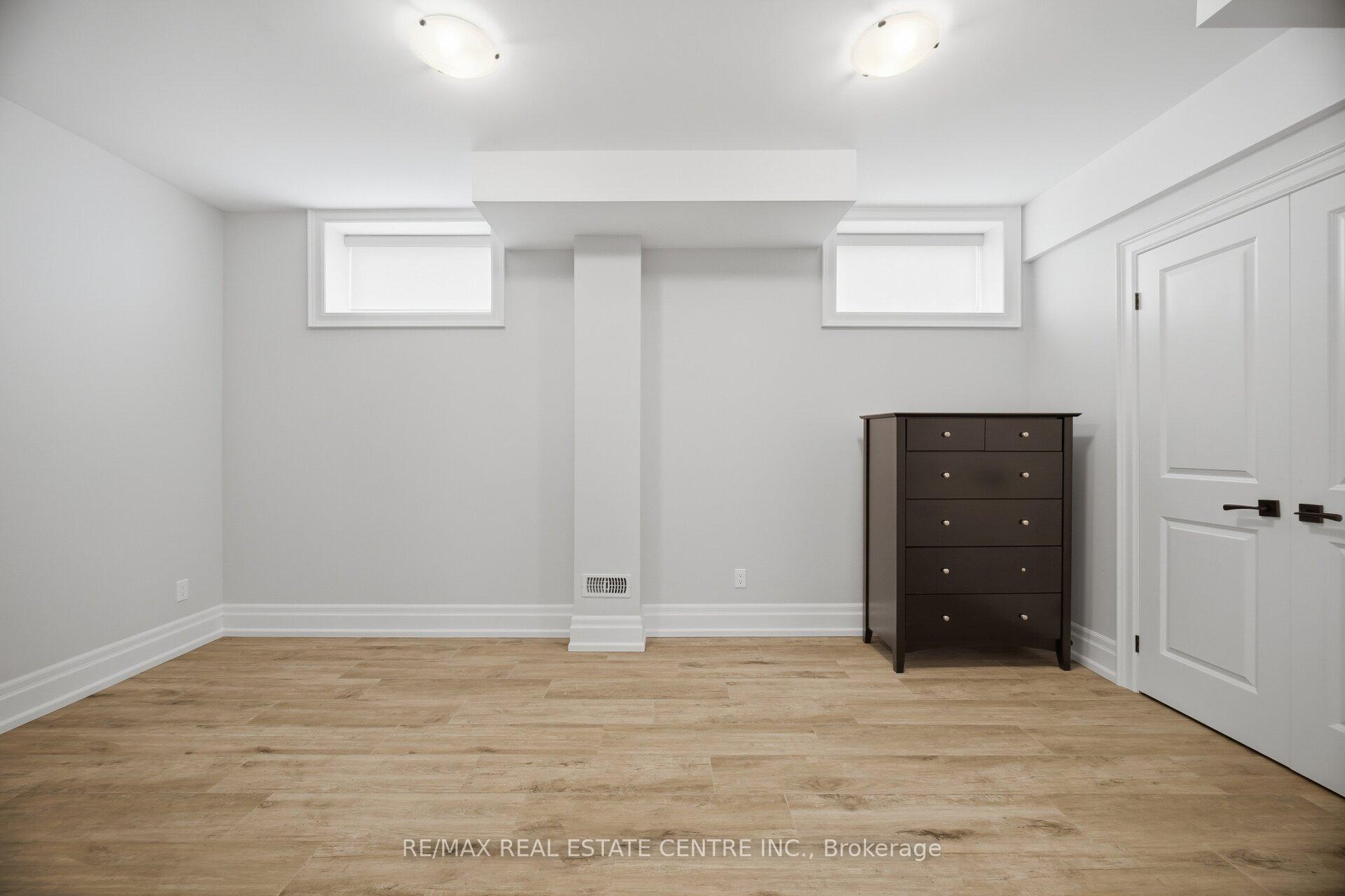 Photo 37 of 1496 Mansfield Drive, Oakville, College Park — HOMEH