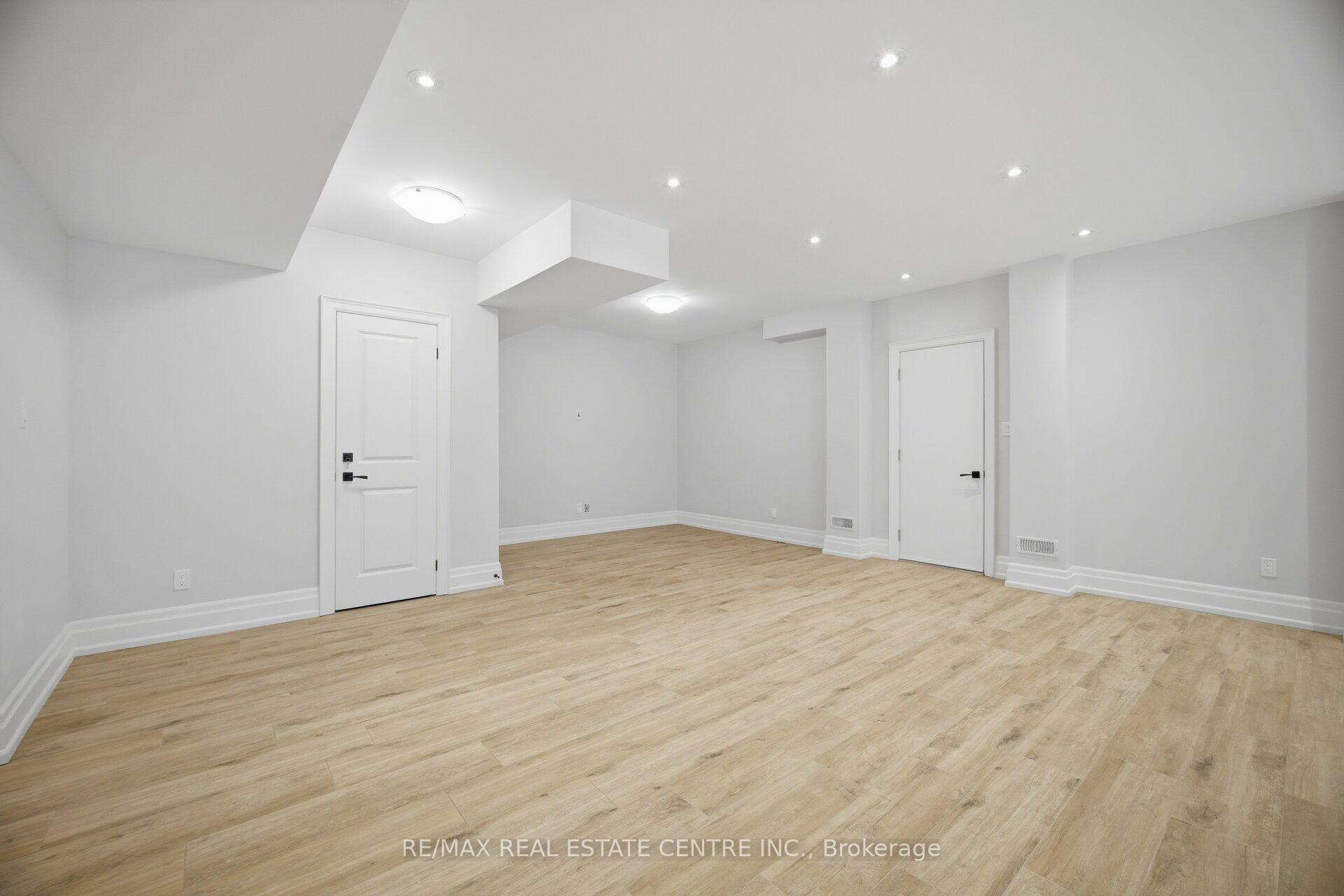Photo 38 of 1496 Mansfield Drive, Oakville, College Park — HOMEH