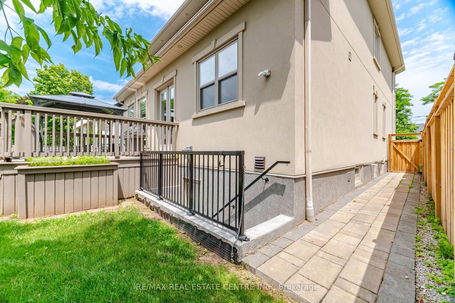 Photo 45 of 1496 Mansfield Drive, Oakville, College Park — HOMEH