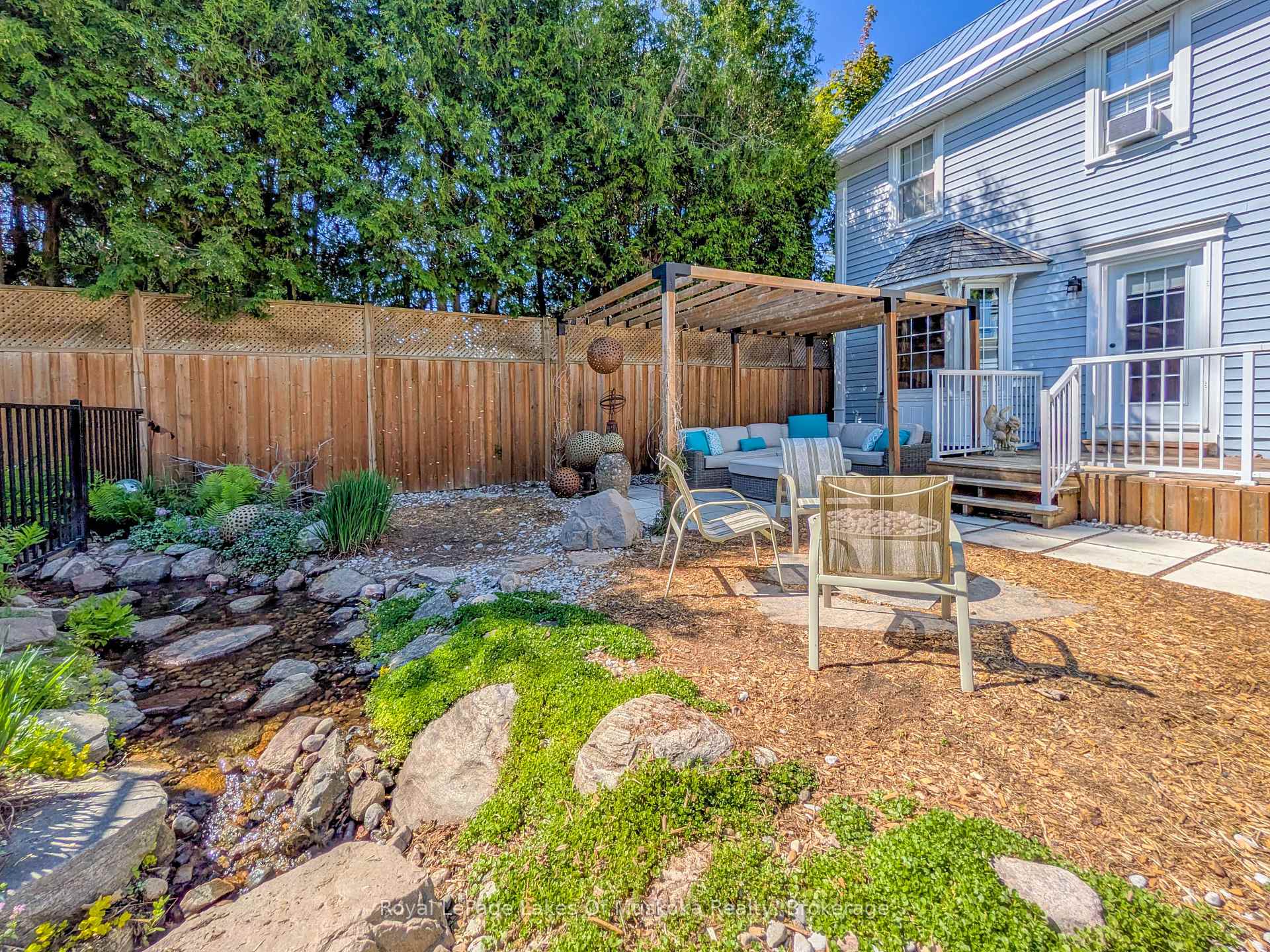 Photo 3 of 212 James Street, Bracebridge — HOMEH