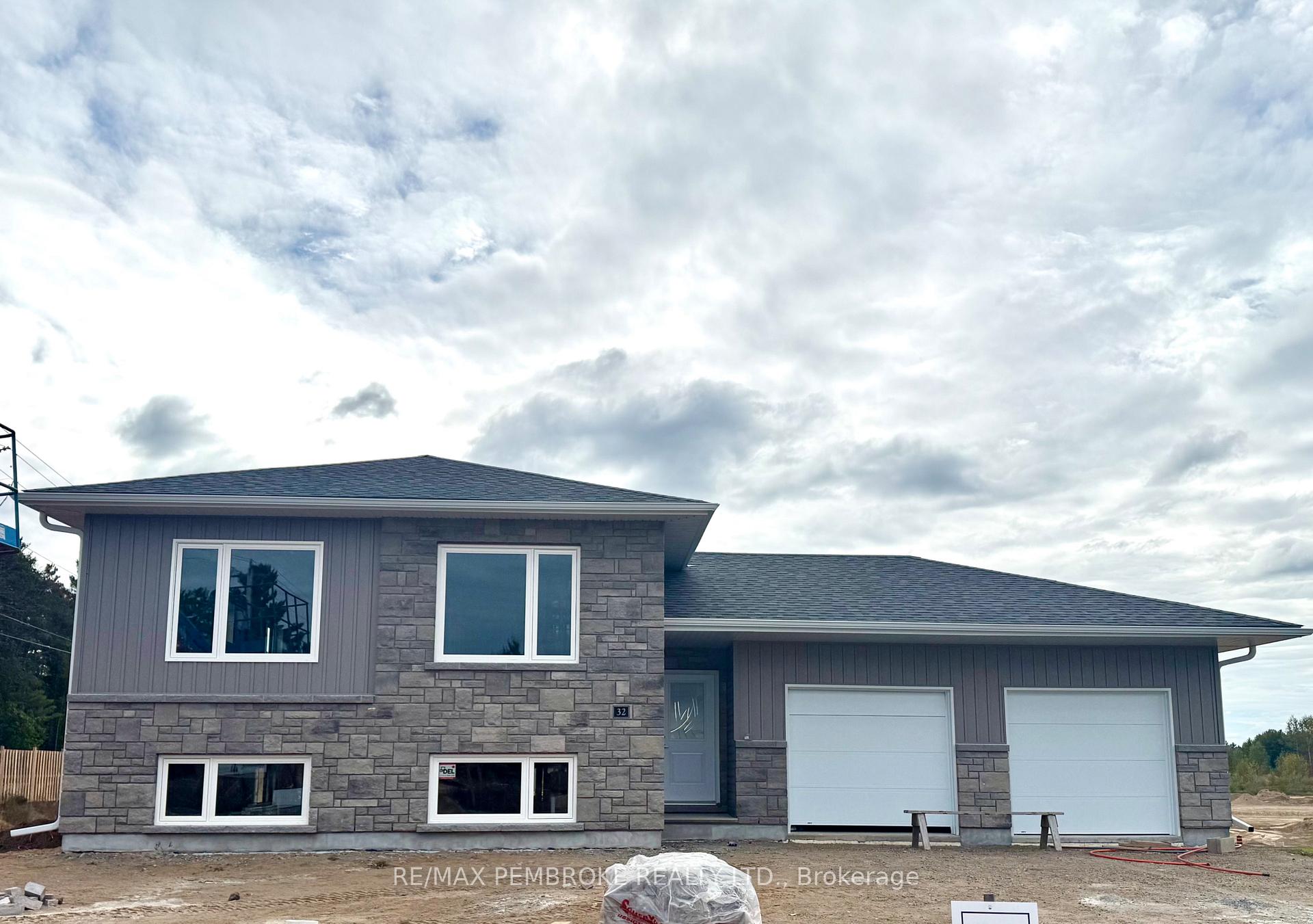 Photo 5 of 32 Jade Avenue, Petawawa, Petawawa — HOMEH
